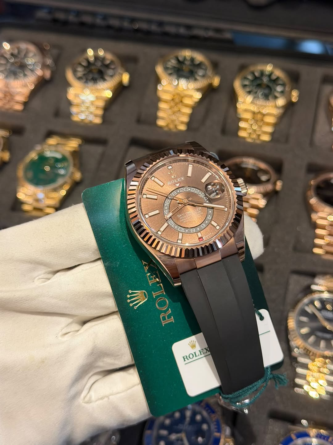 May be an image of wrist watch and text that says 'ROLEX 1倍 20盒 115 24 S (O 6 M પ VI ROLEX'
