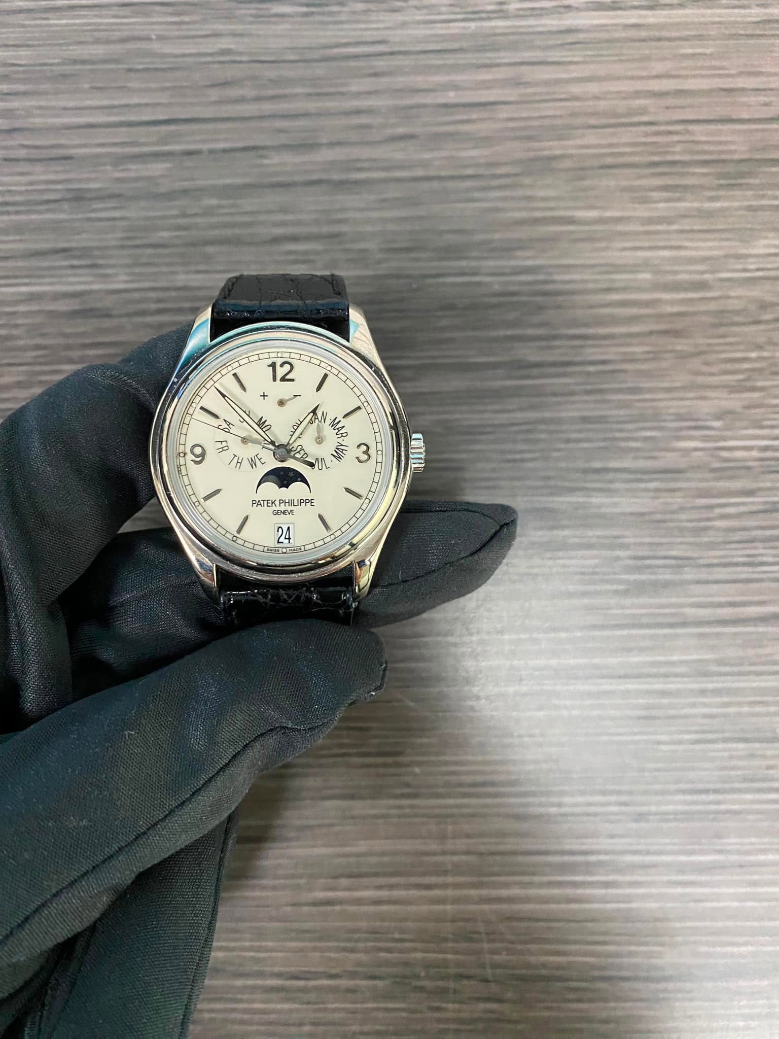 May be an image of wrist watch and text that says '12 9 Η WE = 노 MM A AN PATEK EKPHILIPPE HILIPP COи መገ 24'