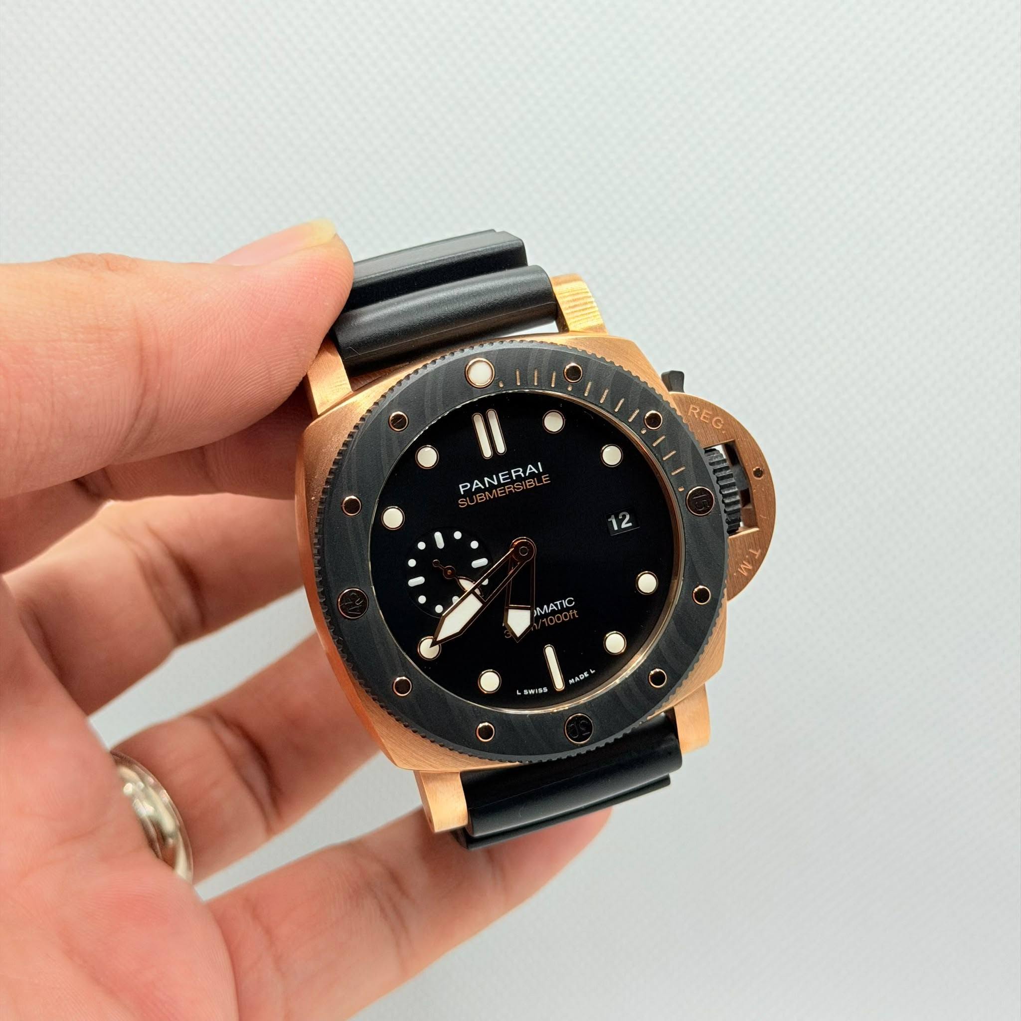 May be an image of wrist watch and text that says '0 REG II PANERA PANERAL CEILE 12 MMATIC 売/5'