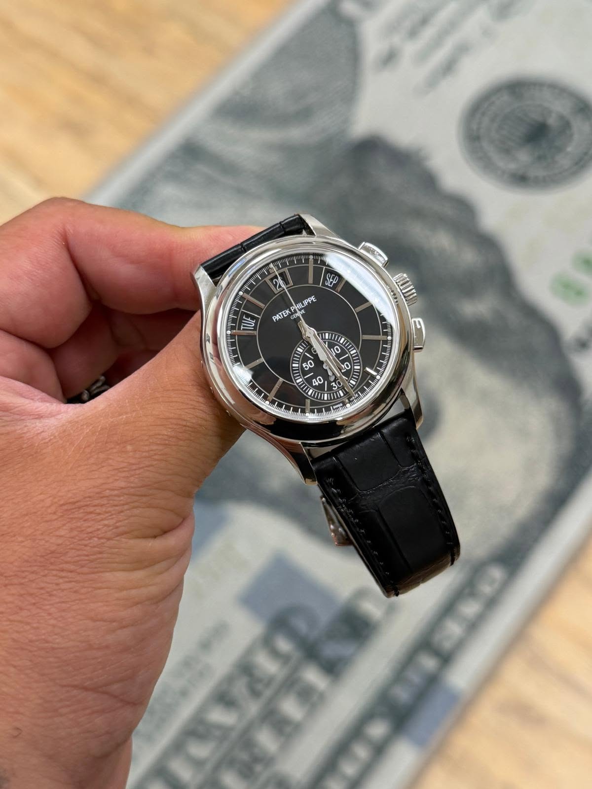 May be an image of wrist watch and text that says '2 UED HILIPPE PATEK TUE QUII 11 ٢ 主8 1 " N 40 1 4 2 Tn TU रਜ = علساك ydo'
