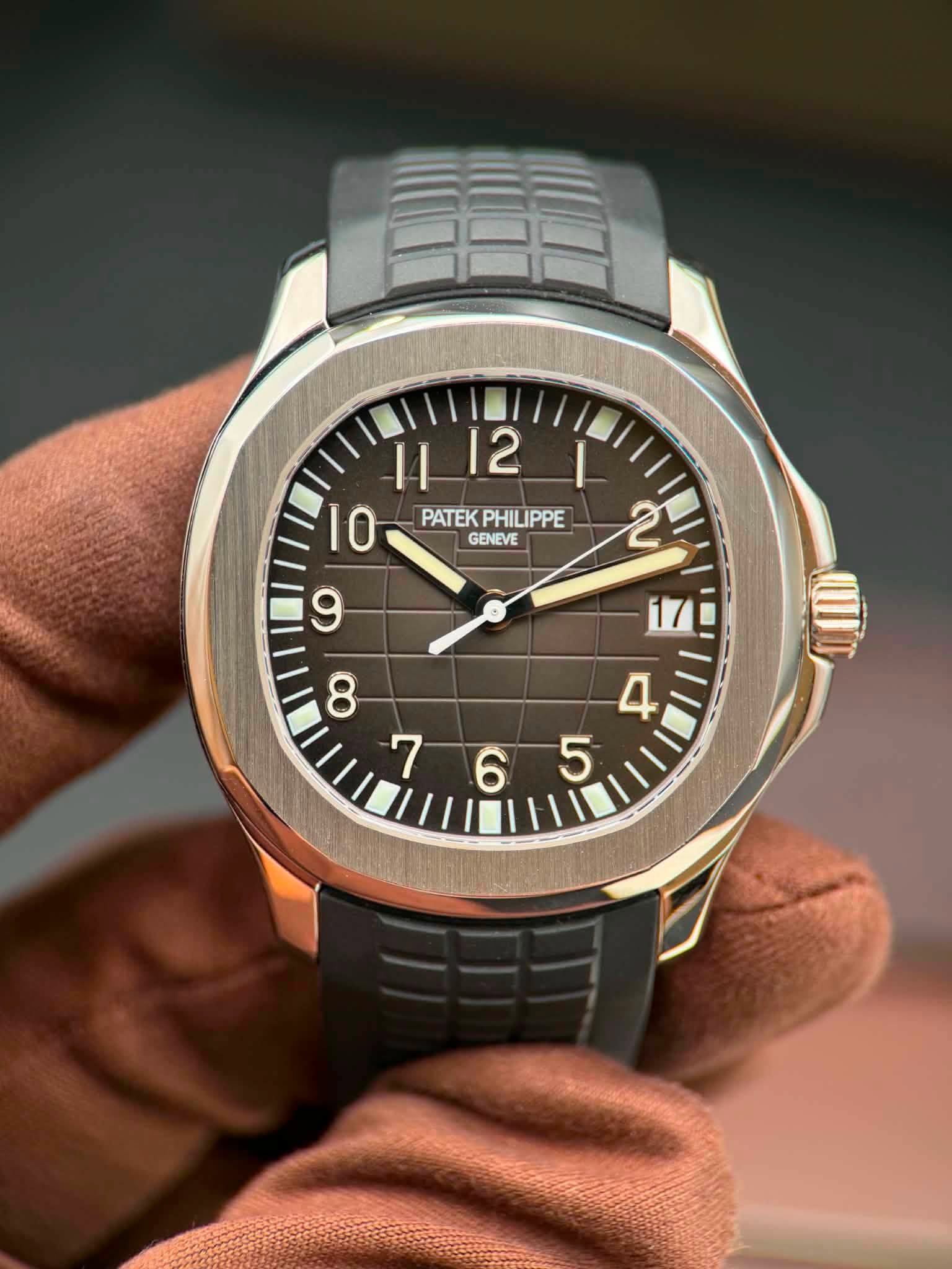 May be an image of wrist watch and text that says '11 12 ١ 10 PATEK PATEKPHILIPPE PHILIPPE GENEVE R و 8 م 765 6 5'