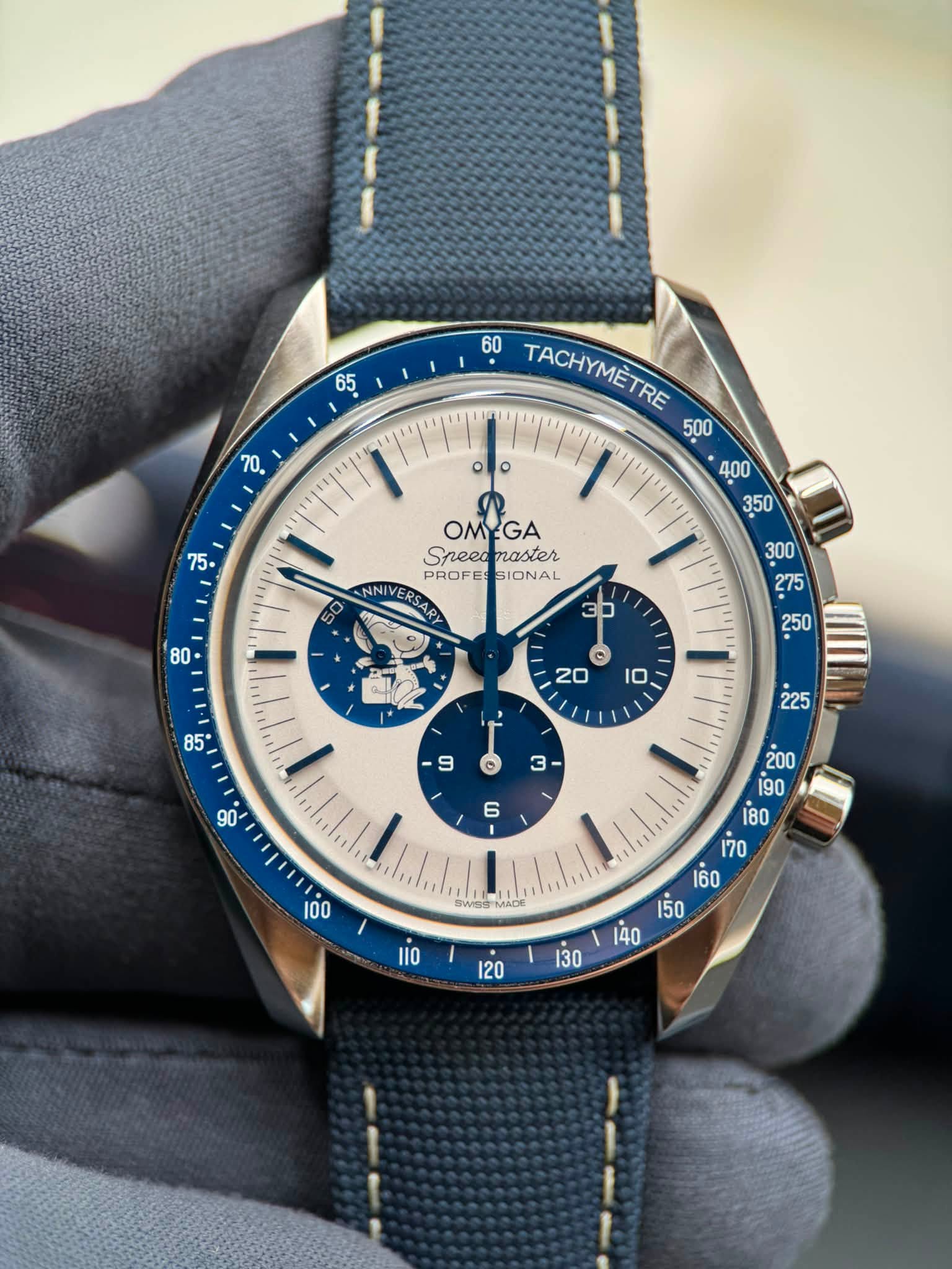 May be an image of wrist watch and text that says ' TACHYMETRE 500 ٥٥٥ OMEGA GA Sneeamaster Sneed naster PROFE SIONAL NN VERSAR C MS 1I0 120 130'