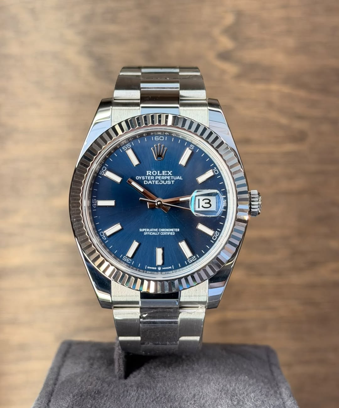 May be an image of wrist watch and text that says '55 601 1 W 5 5 0 ROLEX OYSTER OYST OYSTER STERPERPE PERPET PERPETU USTUAL RPECT UAL DATEJUST 0 13 40 SUPERLATIE…