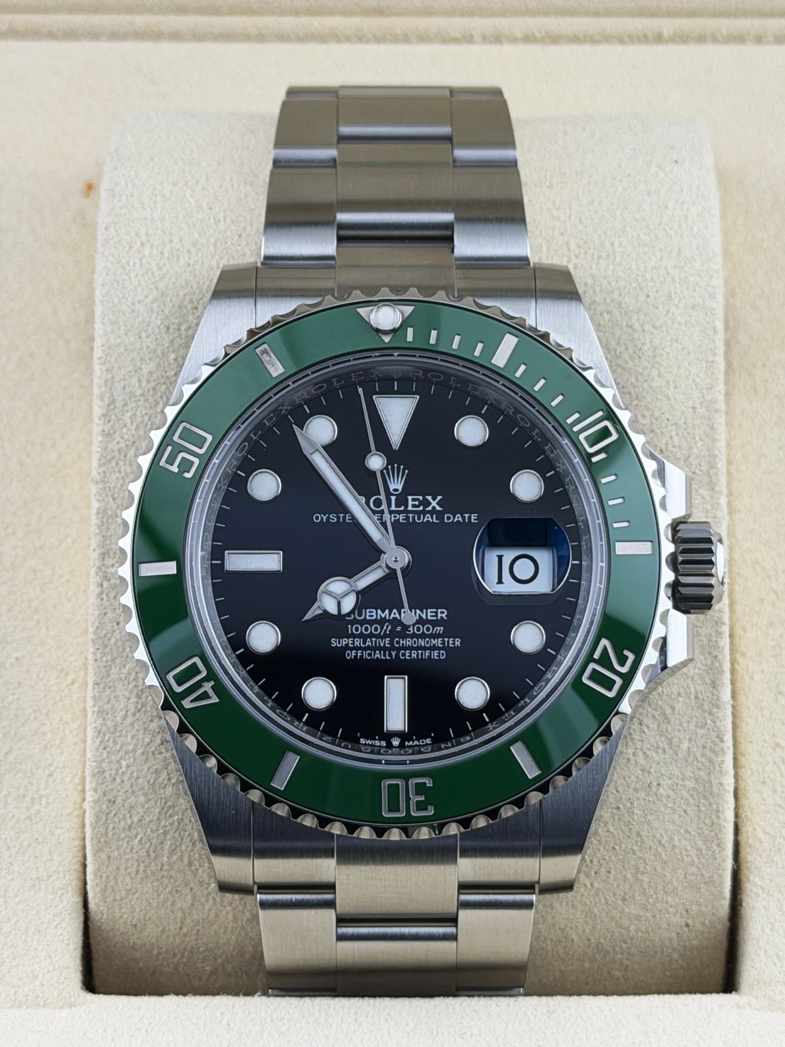 May be an image of wrist watch and text that says 'রহমি 50 10 OLEX OYSTEERPETUALDATE ETUAL DATE OYSTE I0 UBMAPHINER 1000ft 300m SUPERLATIV SUPERLATIVE CHRONOMETE CHRONOMETER ETER…