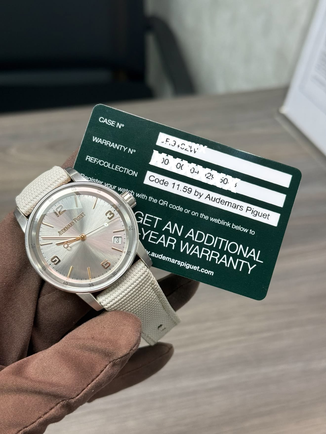 May be an image of wrist watch and text that says 'G1 DU 2 GUET AULEMARS CASE ه WARRANTY No F.3+S2V +めごいい 3 REF/COLLECTION ECTION J0 00 0 24 Register.vo Registarvour giste vour…