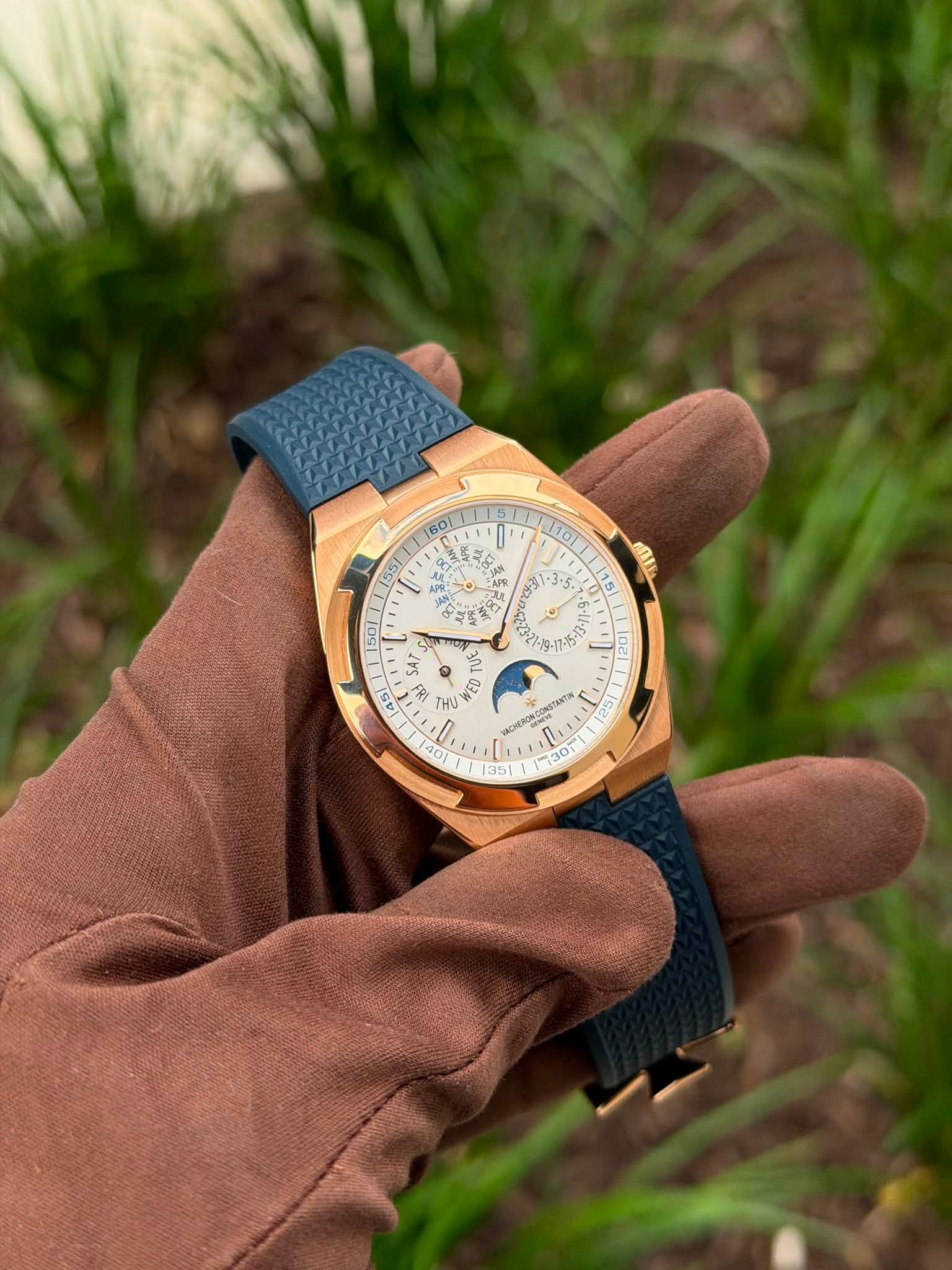 May be an image of wrist watch and text that says 'በ! 60 55/ 110 N CApT 金 台 / 21-19° SA SA/ 45 y UE WED 2a ي N GS e 35 35 C'
