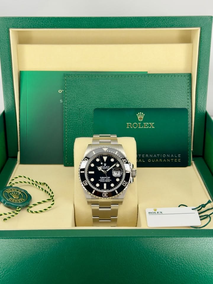 May be an image of wrist watch and text that says 'ROLEX 0 EX EX 10 SURNA RAN IIII 4O OEREY 20 30 - ROLEX'