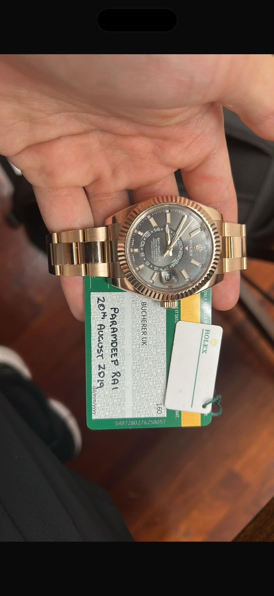 May be an image of money, wrist watch and text that says 'E 製 গক 14 1 C O . ٢ N မ RORLY YIFBIED O านน 20m PARAMDEEP AUGUST BUCHERERUK ploz RAI '