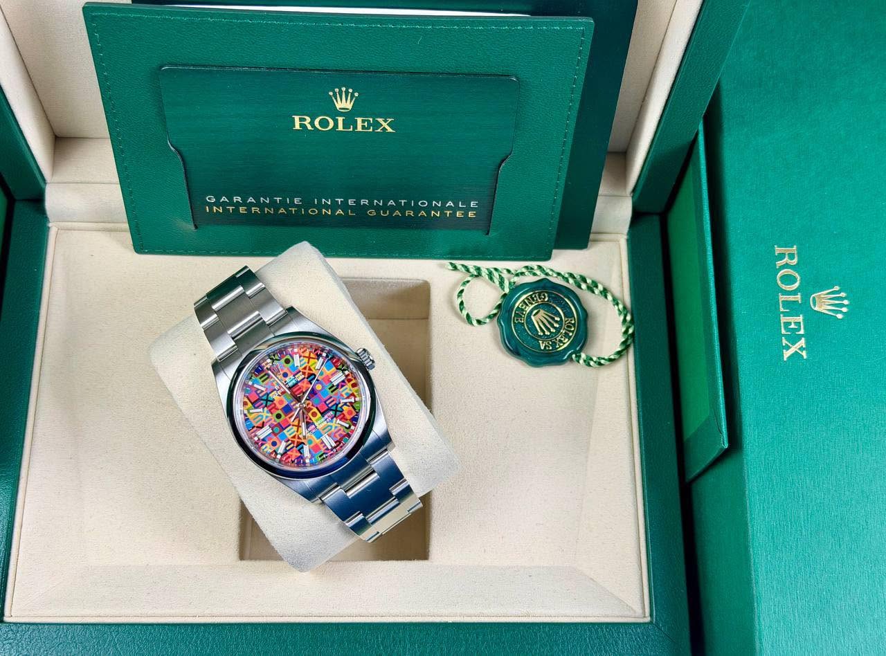 May be an image of wrist watch and text that says 'ROLEX GARANTIEINTERNATIONAL GARANTIE INTERNATIONALE A INTERNATI INTERNATIONALGUARANTE NATIONAL ONAL GUARANTEE ង ROLEX W'
