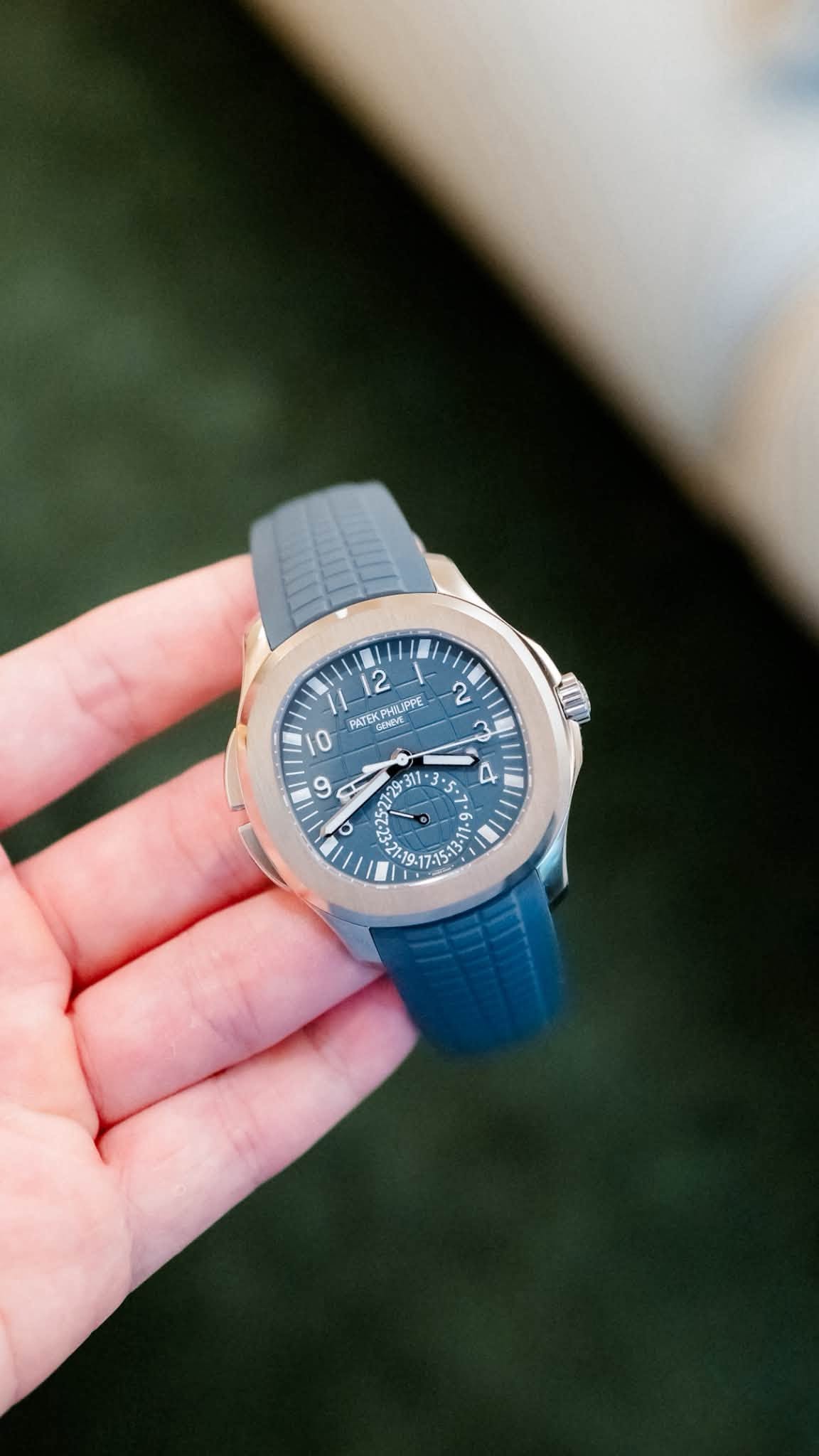 May be an image of wrist watch and text that says '2 ع 12 PATEKPHILIPP waLpe PHILIP 10 PATEN EKeHRи 0 CON GENDA *3 p A 7-19'