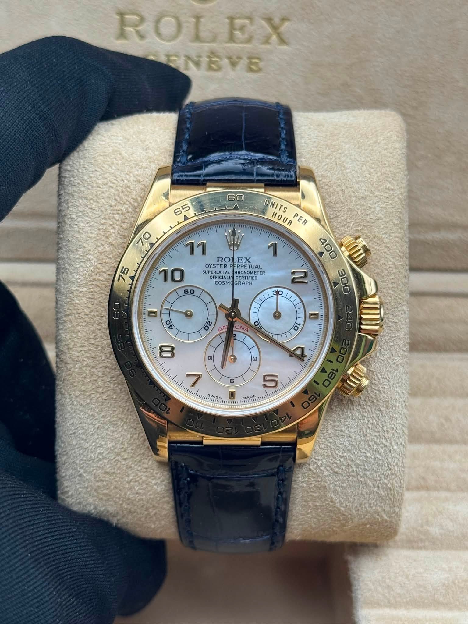 May be an image of wrist watch and text that says 'ROLEX EX ENSVE ပေ RO EX 10 OYSTER ERPETUAL TUAL REREN SUPERLATV UPER OFFICIALLY ਕਕਰ TICIALLECERTIFED TS HRONOMETE HRONOMETE…