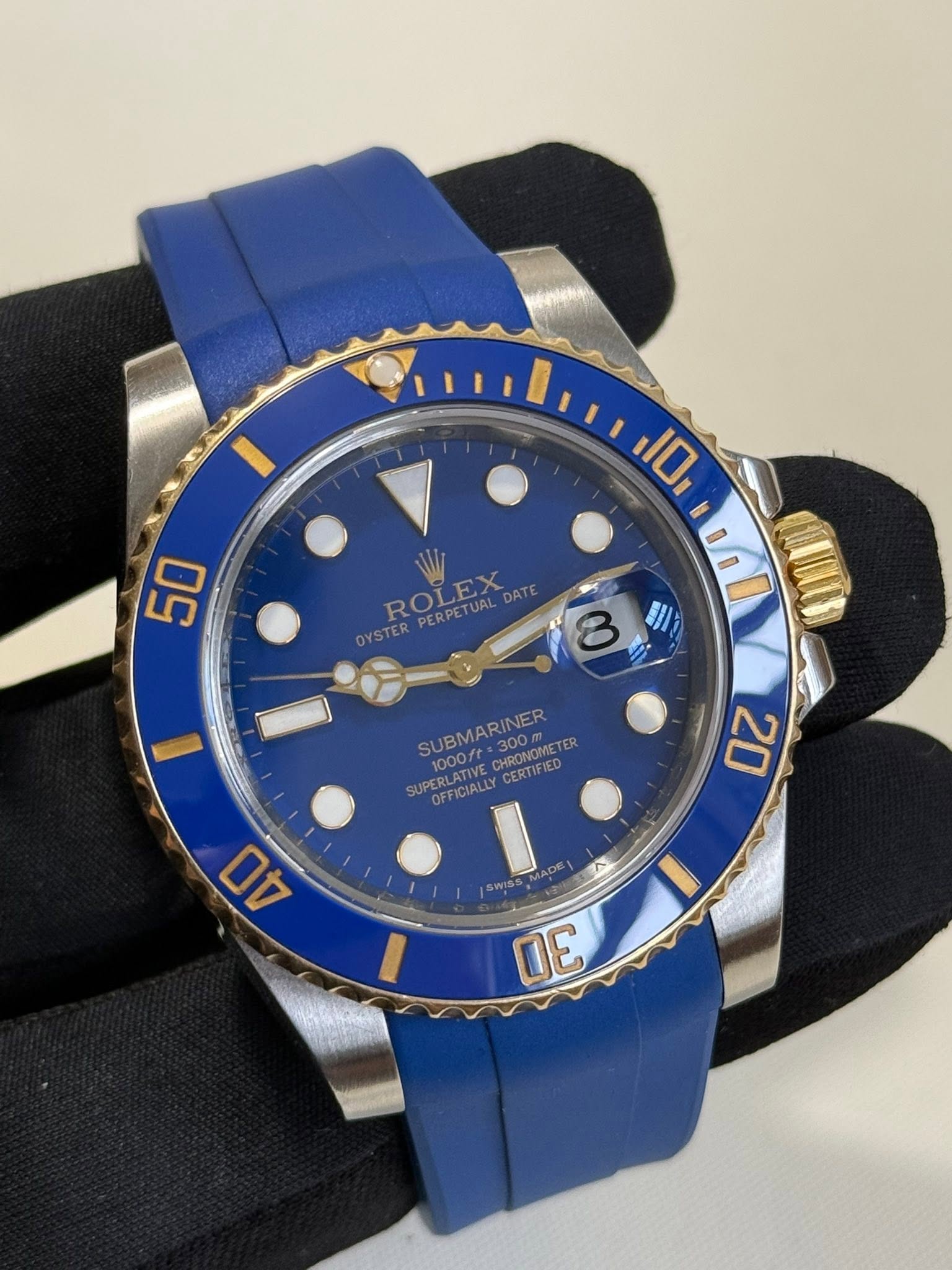 May be an image of wrist watch and text that says '50 ROLEX ERPERPETUALDATE DATE OYSTER 10 8 H 00 SU SUBMARINE SUNDMCTER 300m CDONDE 300m NER 1000ft UPERLATIVE RLATIVECHRON…