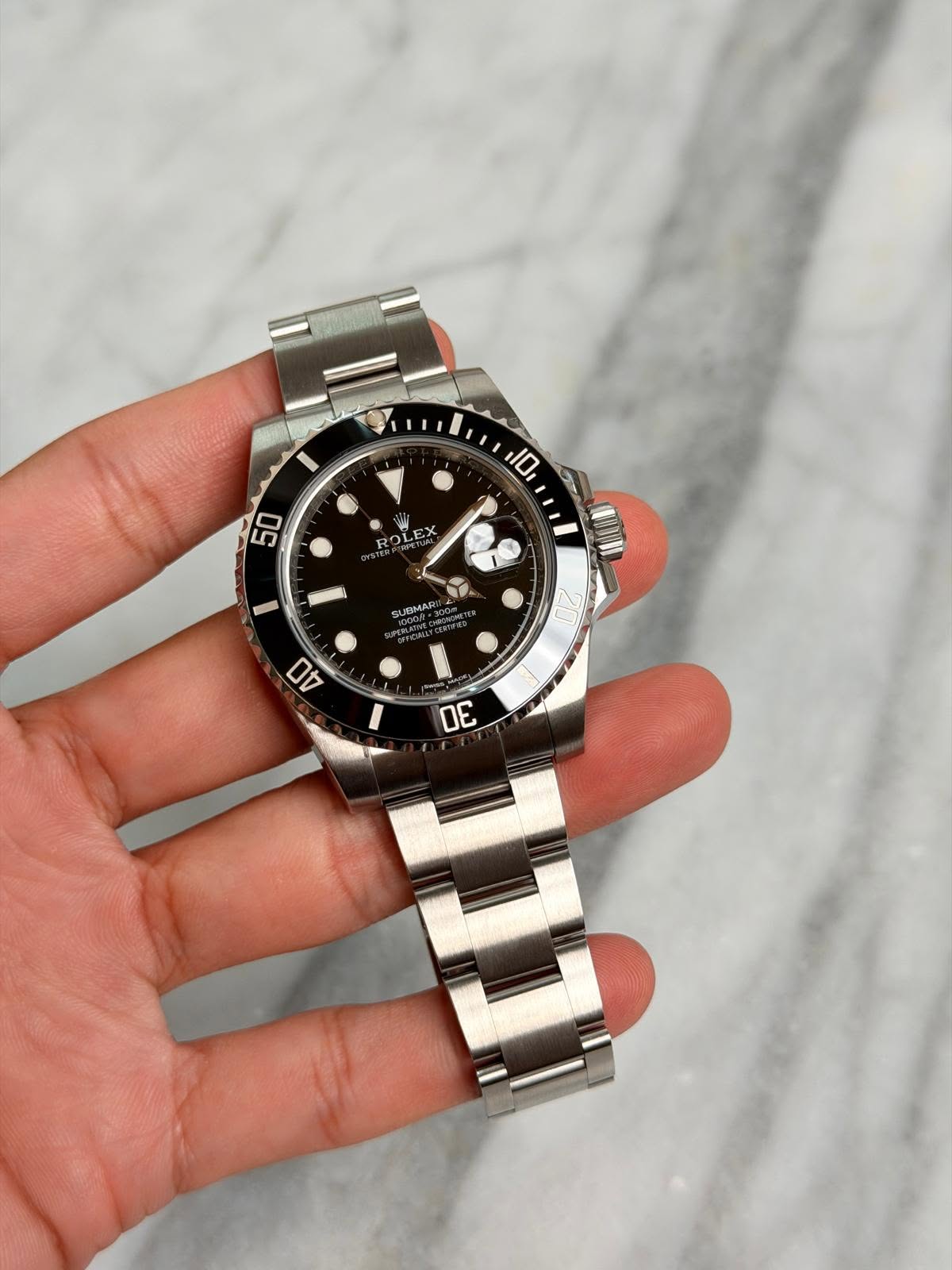 May be an image of wrist watch and text that says '10 50 ROLEX o EX I SUBMAR 40 30'