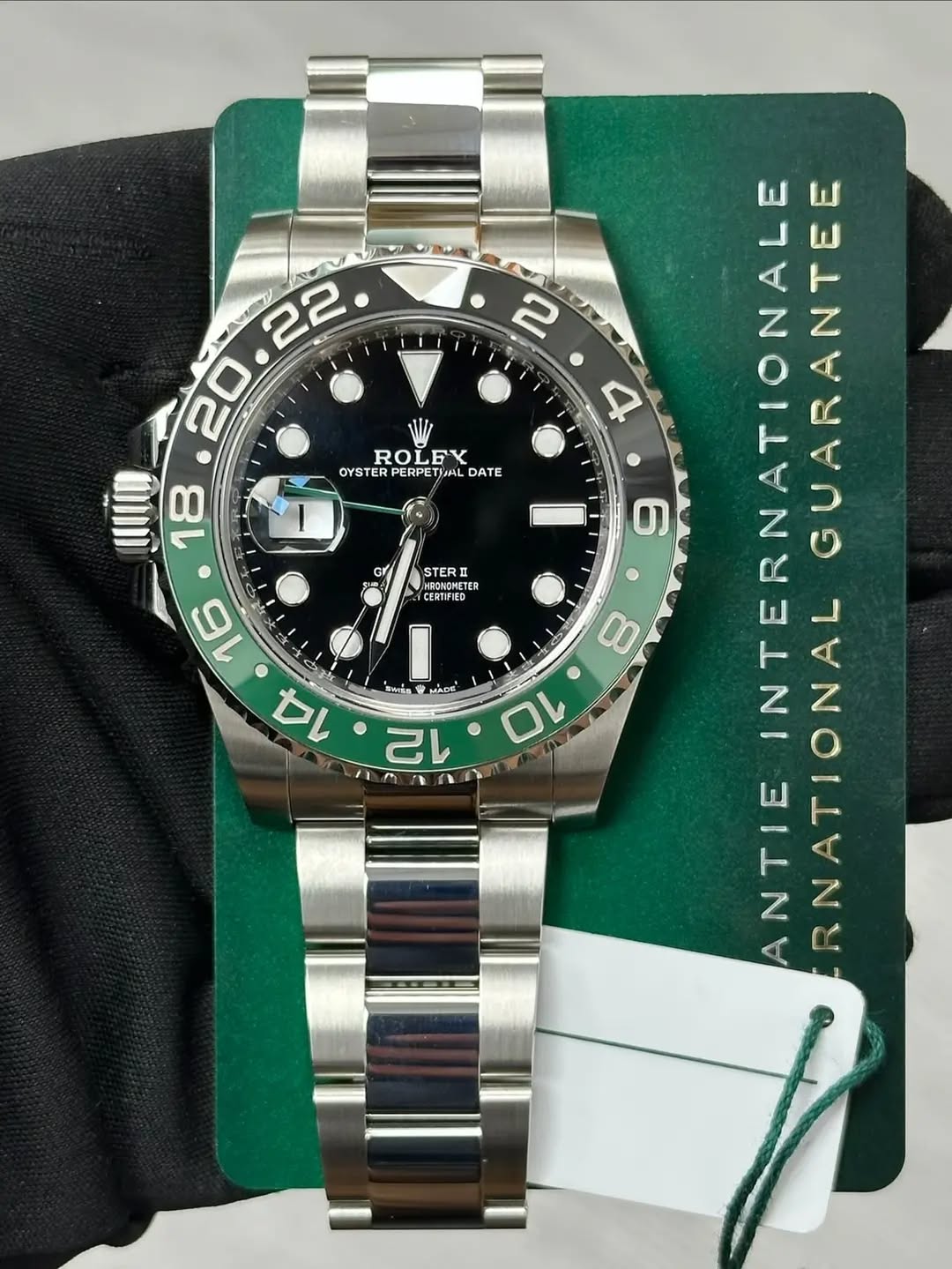 May be an image of wrist watch and text that says '22 20 RO ROLEY LEX OYSTER PERPETHAL DATE 18 Gr STER NRONEHETER HRONCHETER 16 14 ธตกรัต MADE ل jaDO 12 2 4 9 一本 8 10…