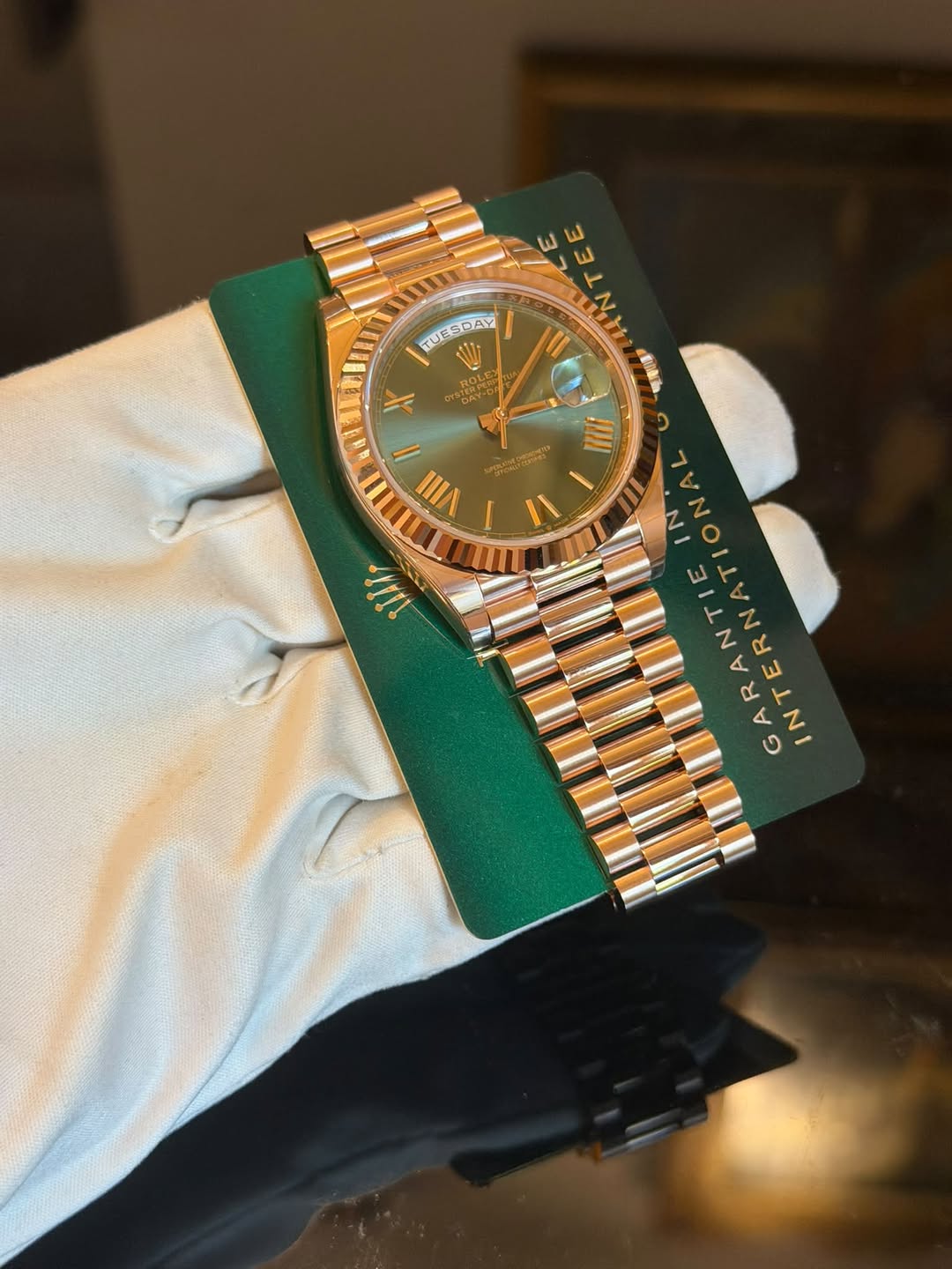 May be an image of wrist watch and text that says 'TUESDAY ROLED PEpи " DAY DAY-G W TUTNEEE 3 動 IIIII ف X VIII I1 NI INI INTER'