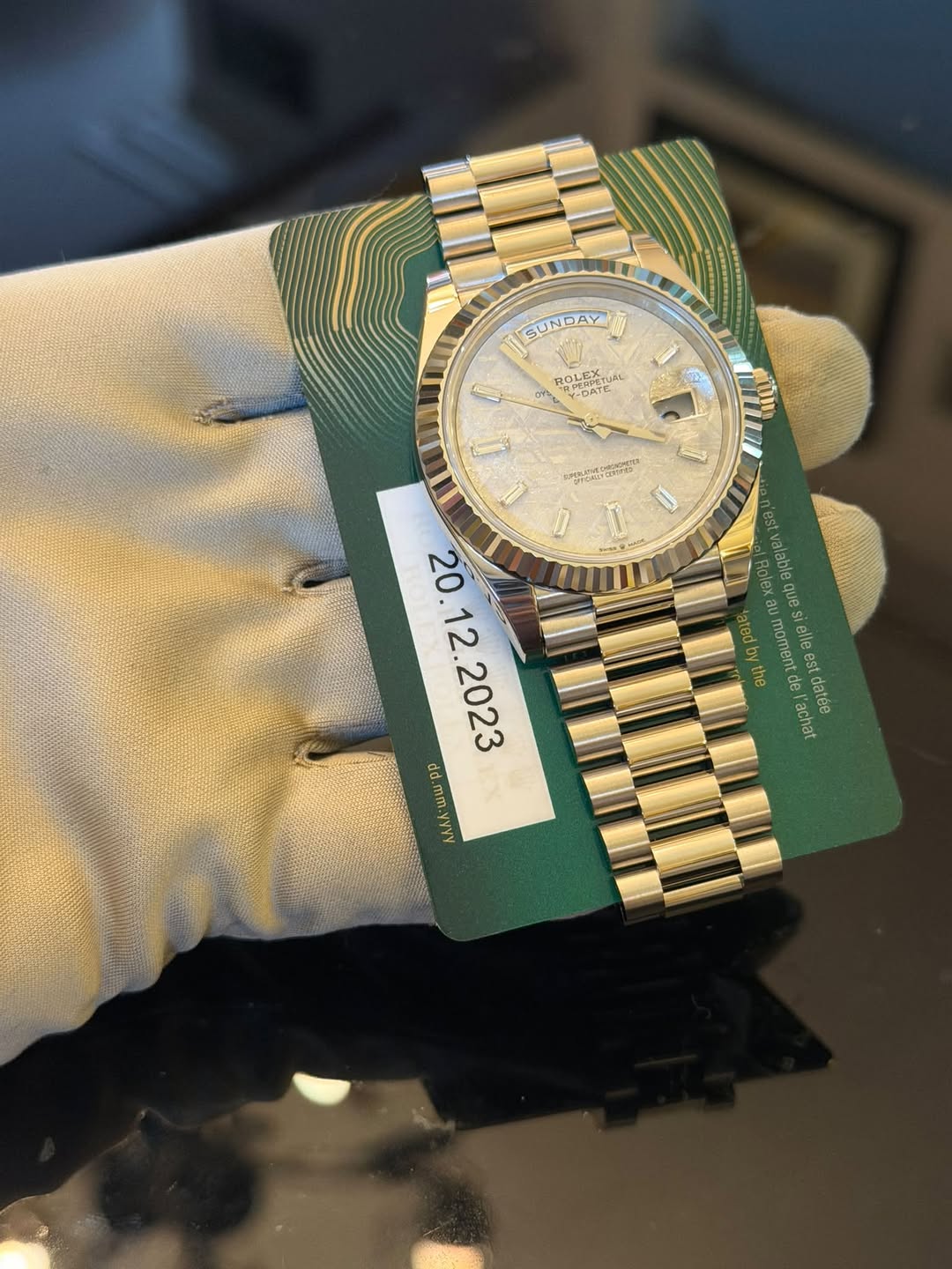 May be an image of wrist watch and text that says 'SUNDAY SUNDAY ROLEX ROLHPETUA UAL on Y-DAT F A D c De dd.mm.yyvy Rolex alable 'atedby momer the de aumomentde elle llees est…