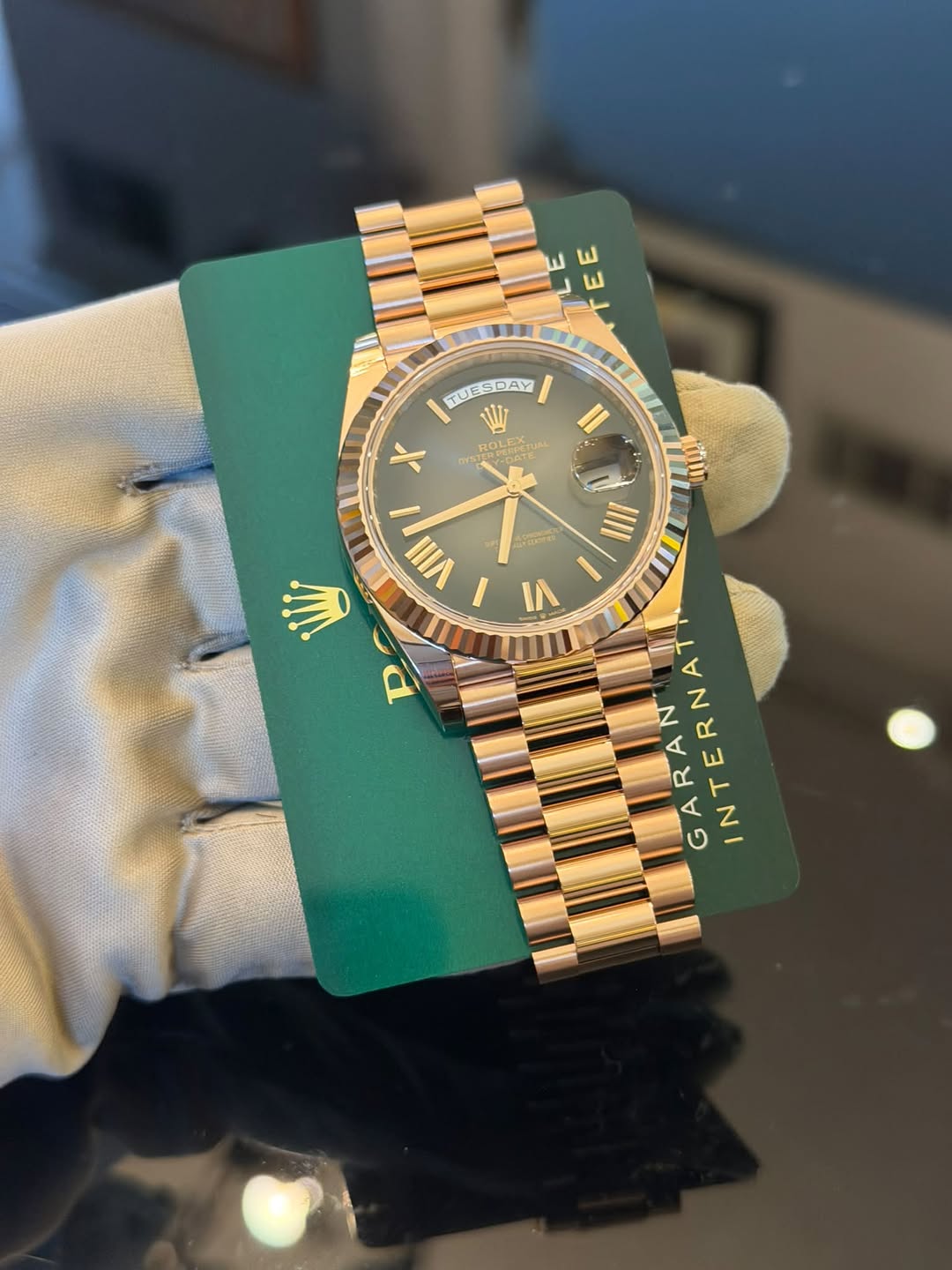 May be an image of wrist watch and text that says '3 FE 3 ผ TUESDAY TUE SDAY OLEX LE noPEEHT ۲ ดิม้ III VIII I 原 A GARAN' N RA TER INTERNAT N'