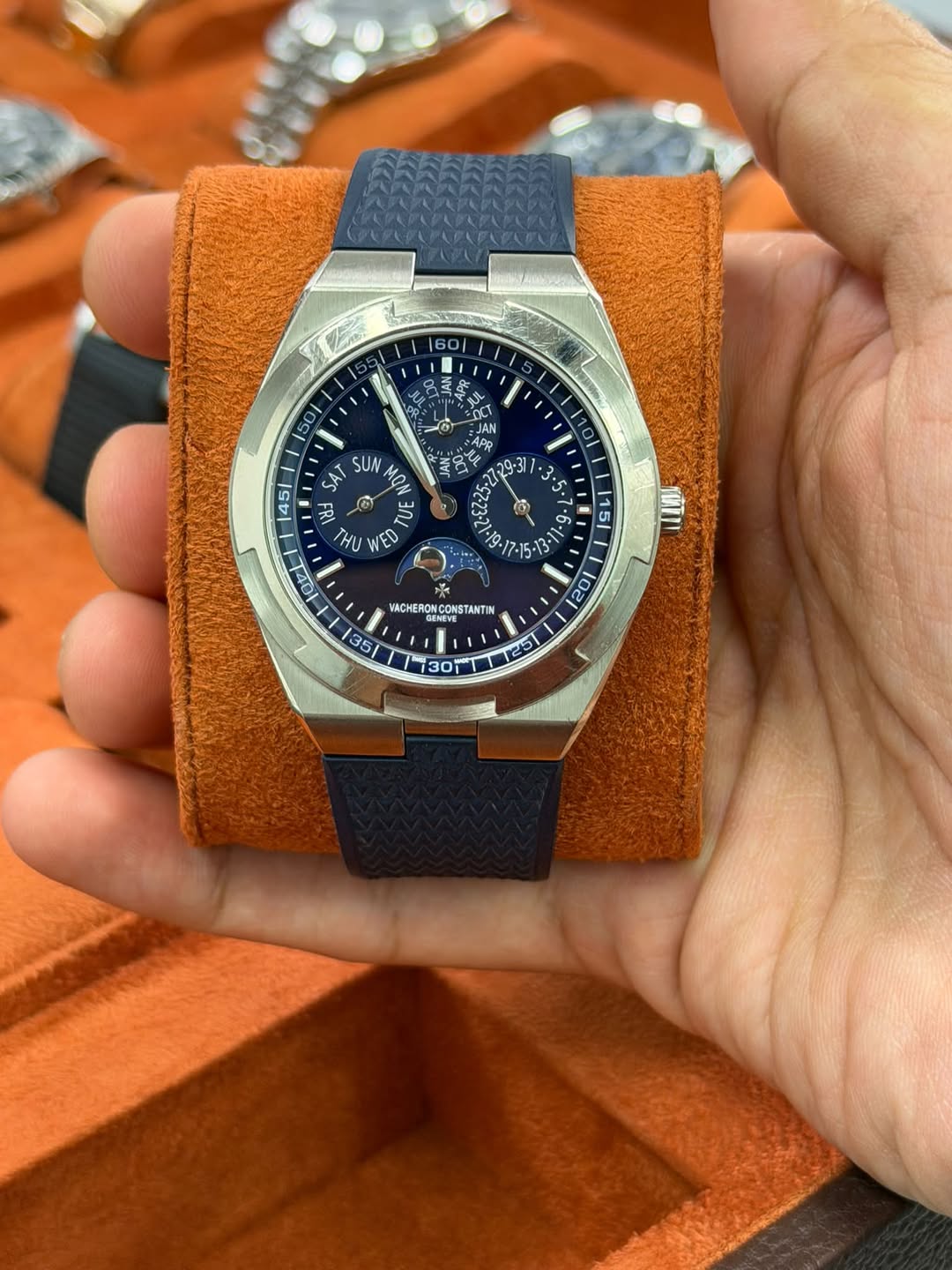 May be an image of wrist watch and text that says '160| 50 ي C JAN APR 145| SAT SUN MON Fat 3ቢ/ THU ED .5 5 115 口 거이 সুক NACHERONCO ONCO CONSTAN INGHERON.CONSTANTI TIN ለይ a O…