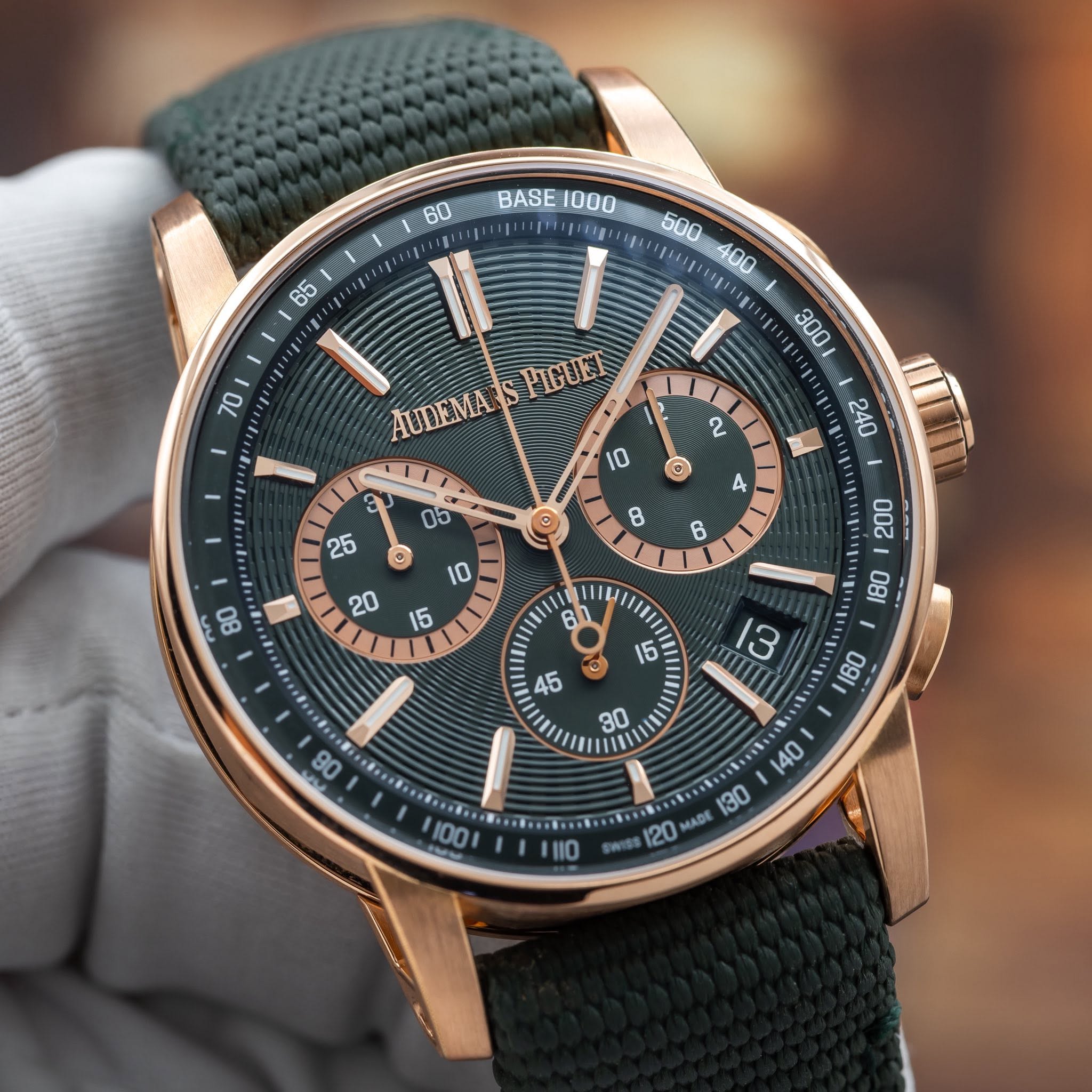 May be an image of wrist watch and text that says '60 BASE BASE1000 채사의. AUDEMA S PIGUET ٥ gwis 120 MADE S FITO 1110 o'