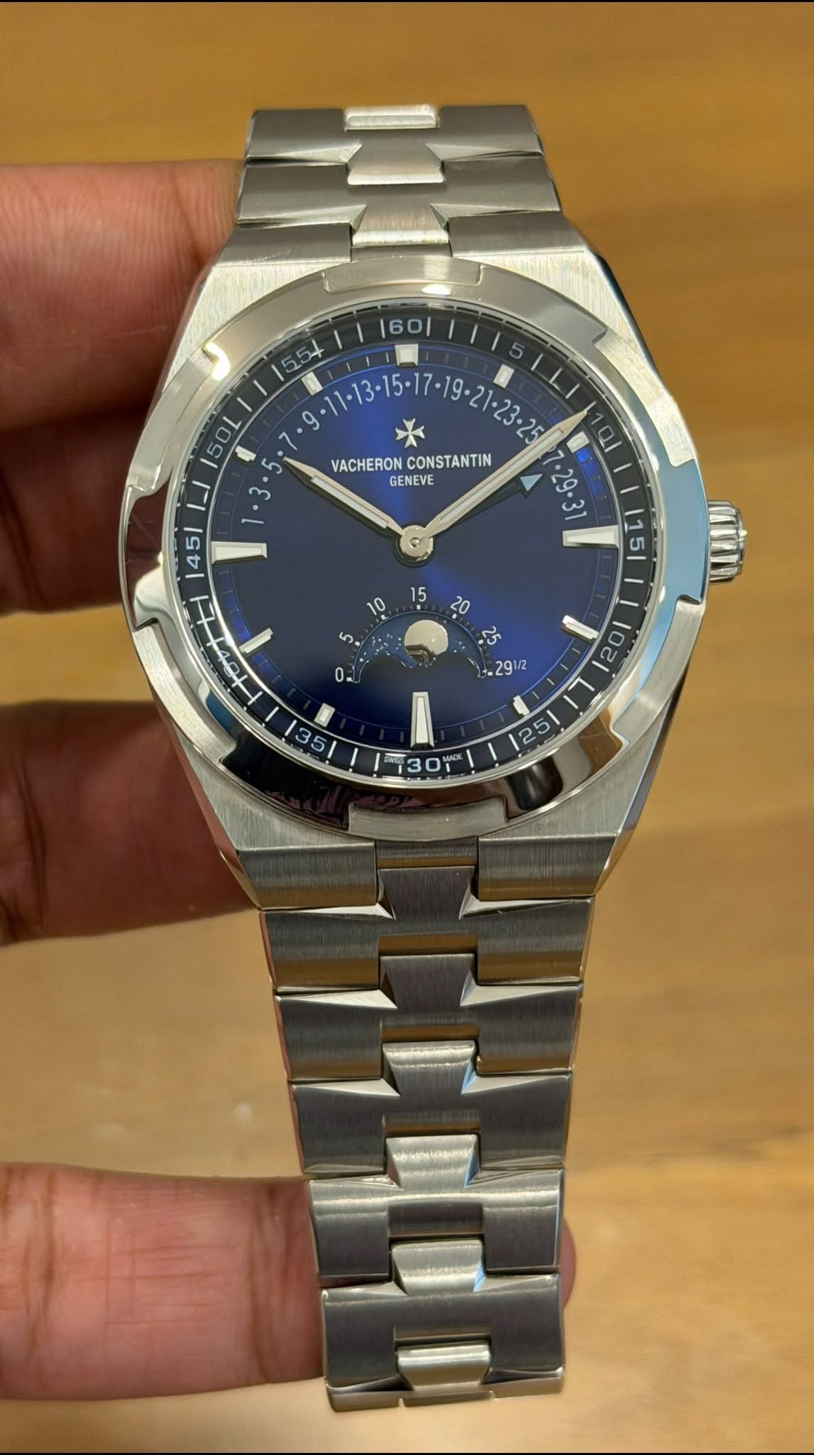 May be an image of wrist watch and text that says '160| 1 αΙ VACHERON VACHERONCONSTANT CONSTANTIN 1-1 •3. 3. GENEVE 29. ب |45/ t1 ヤロり ي 01 -291/2 00 જટ 122 35 G 55 ဟ O 30'