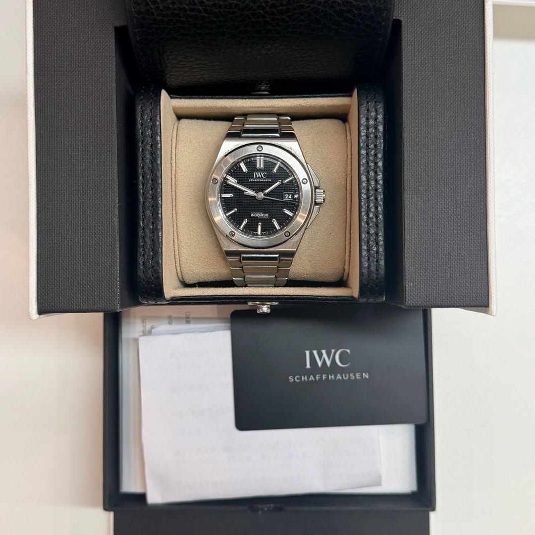 May be an image of wrist watch and text that says '٥ I1 IWC TW WC C ล้ o ο 24 BIO pi ក្រ FER IWC SCHAFFHAUSEN HAUSEN'