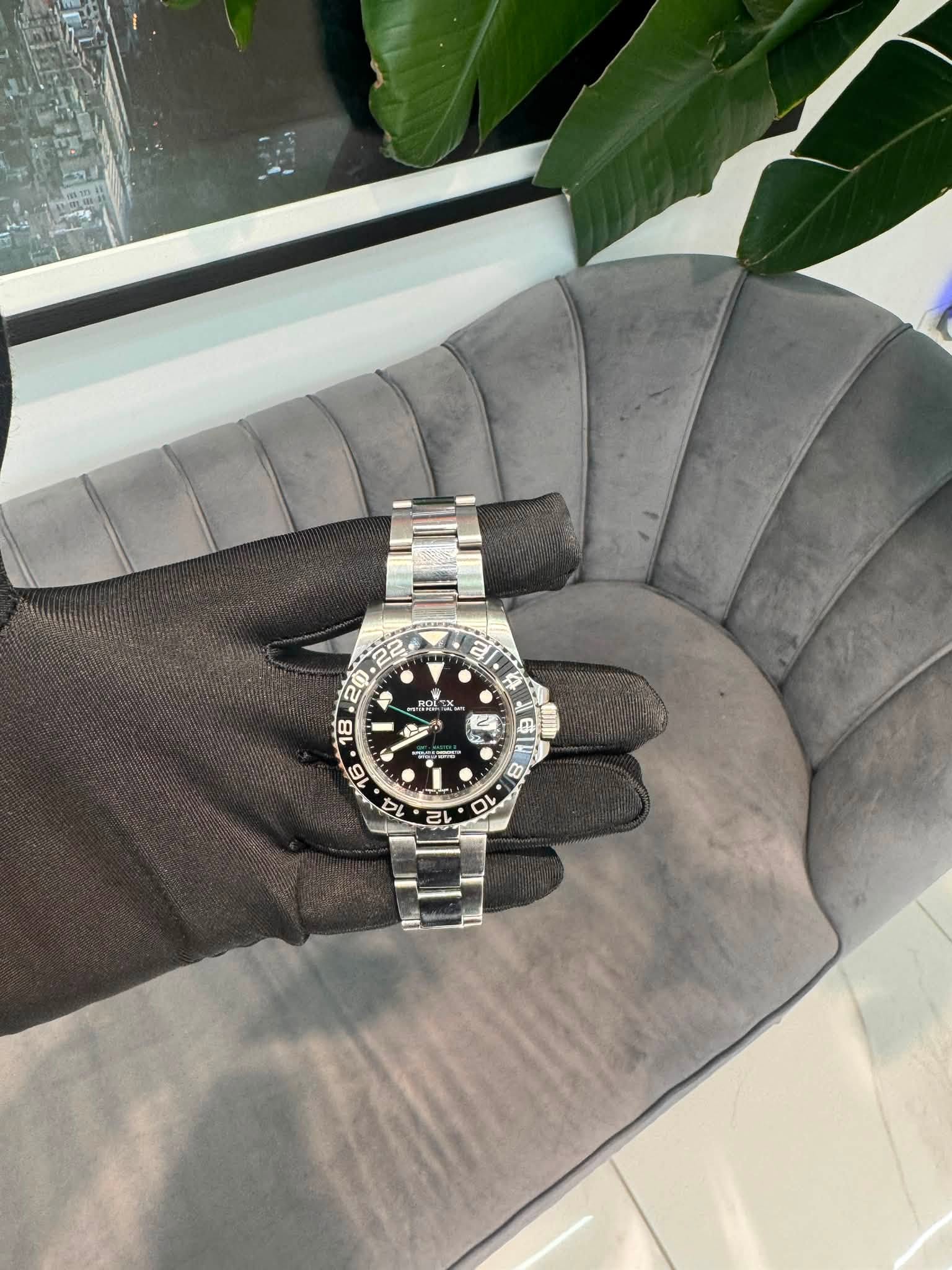 May be an image of wrist watch and text that says 'V Na OI ROG 20 2ዋ A 18 16 4 PL V n GIH 6 00 0 C 10'