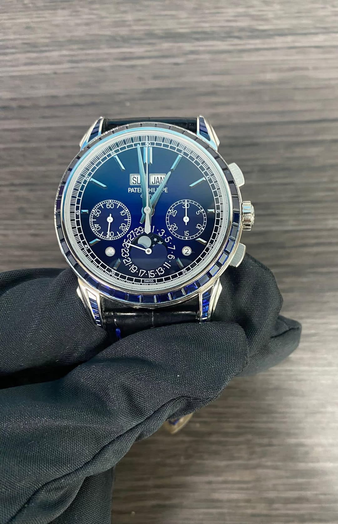 May be an image of wrist watch and text that says 'SU PATEI JAM HIL PE 60 50 송 न 30 2 س ى ح 3 ی O 15 15 S ਮੋਰ RLLIAN 29 0 ර 2 15'