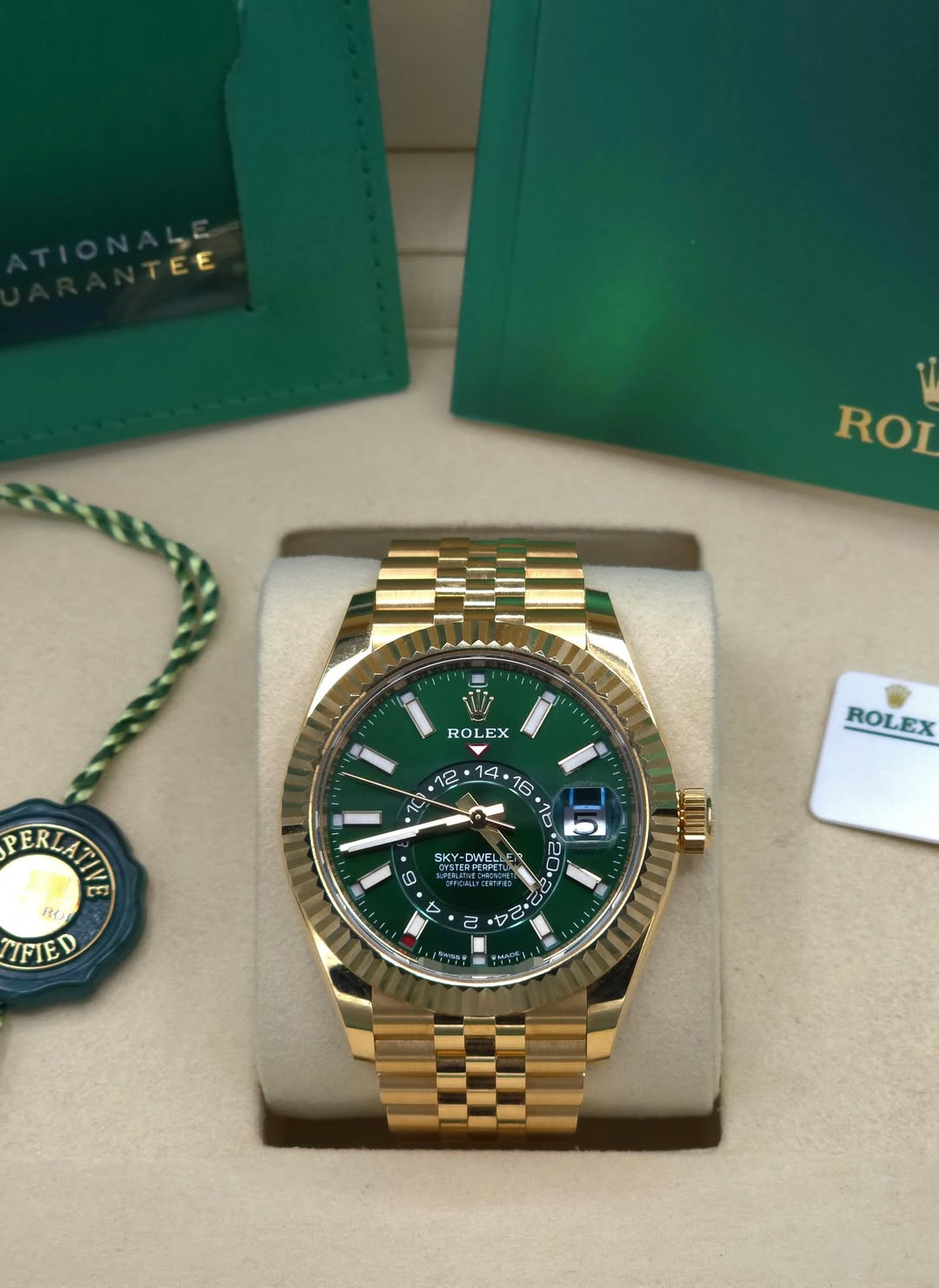 May be an image of wrist watch and text that says 'ROI ROLEX EX ROL 4C P PERLATI RO 7FIED ROLEX 12 14 15 כפר ሌህ ဂ 21 + 20 SKY- SKY-DWEL DWEL A 9 V م C'