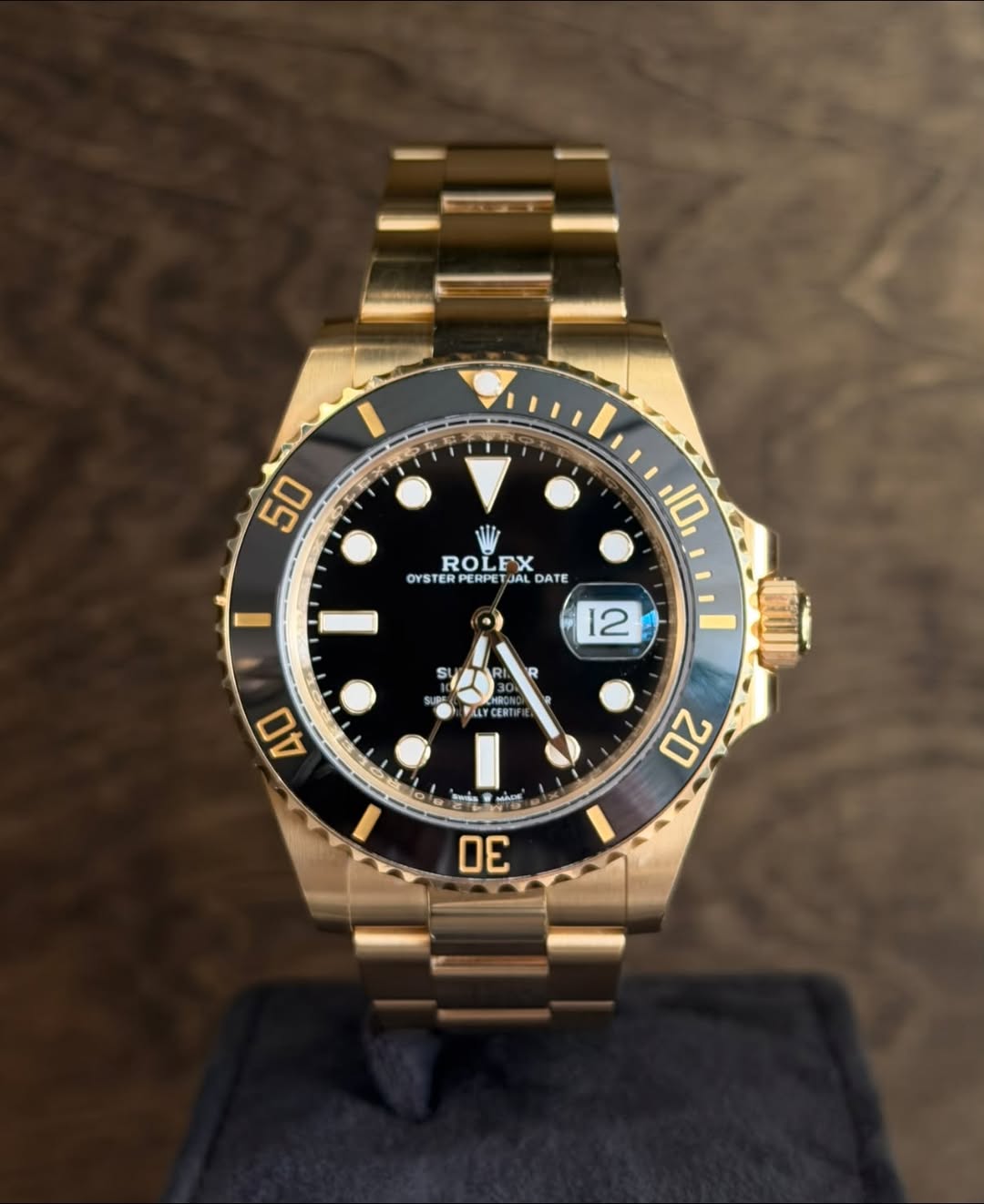 May be an image of wrist watch and text that says 'X 50 ROI ROLEX OY TER OYSTER DYSTERPERPET.JA PERPETJAL ERE DAL DATE 10 12 S R PALYCERT CERT 40 20 အလာတ်ခှ့် MAIE 30'