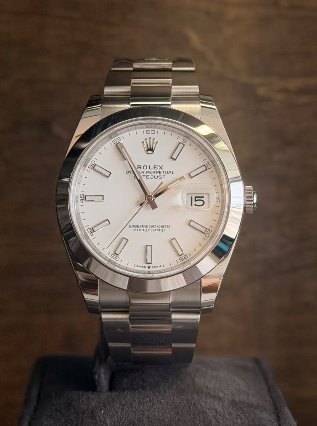 May be an image of wrist watch and text that says ' W I 5 ROLEX OY ERPERP RPERPETUAL PROPERETUAL TUAL TEJUST 10 45 D 15 15 40 SUPERLATIVE CHRONOMETER OFFICIALLY ICIALLYCERTIFIED…