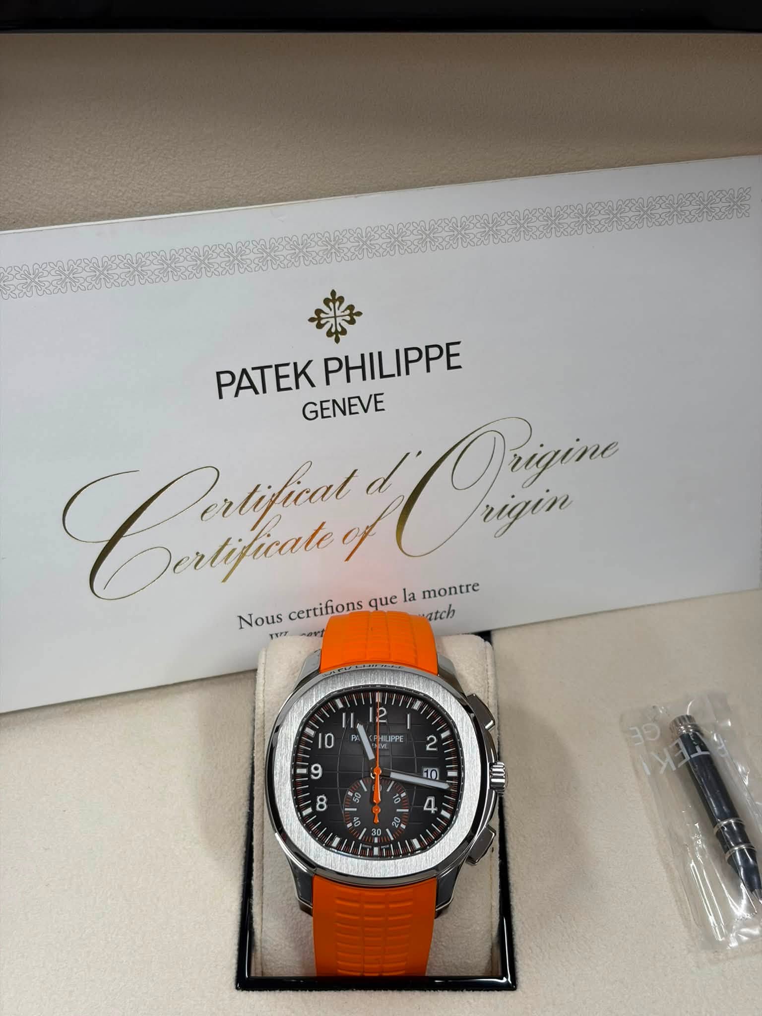 May be an image of wrist watch and text that says '楽 PATEK PATEKPHILIPPE PHILIPPE GENEVE Crilfu Oriain rigin Orizina rigin Nous certifions ouscertifionsque que la montre atch TUI…