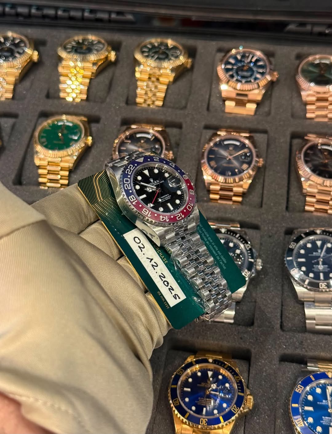 May be an image of wrist watch and text that says '22, 20 8 ン 時に 公 m 10 9 セレ ぶ 02 AN Er DE عل 50 00'