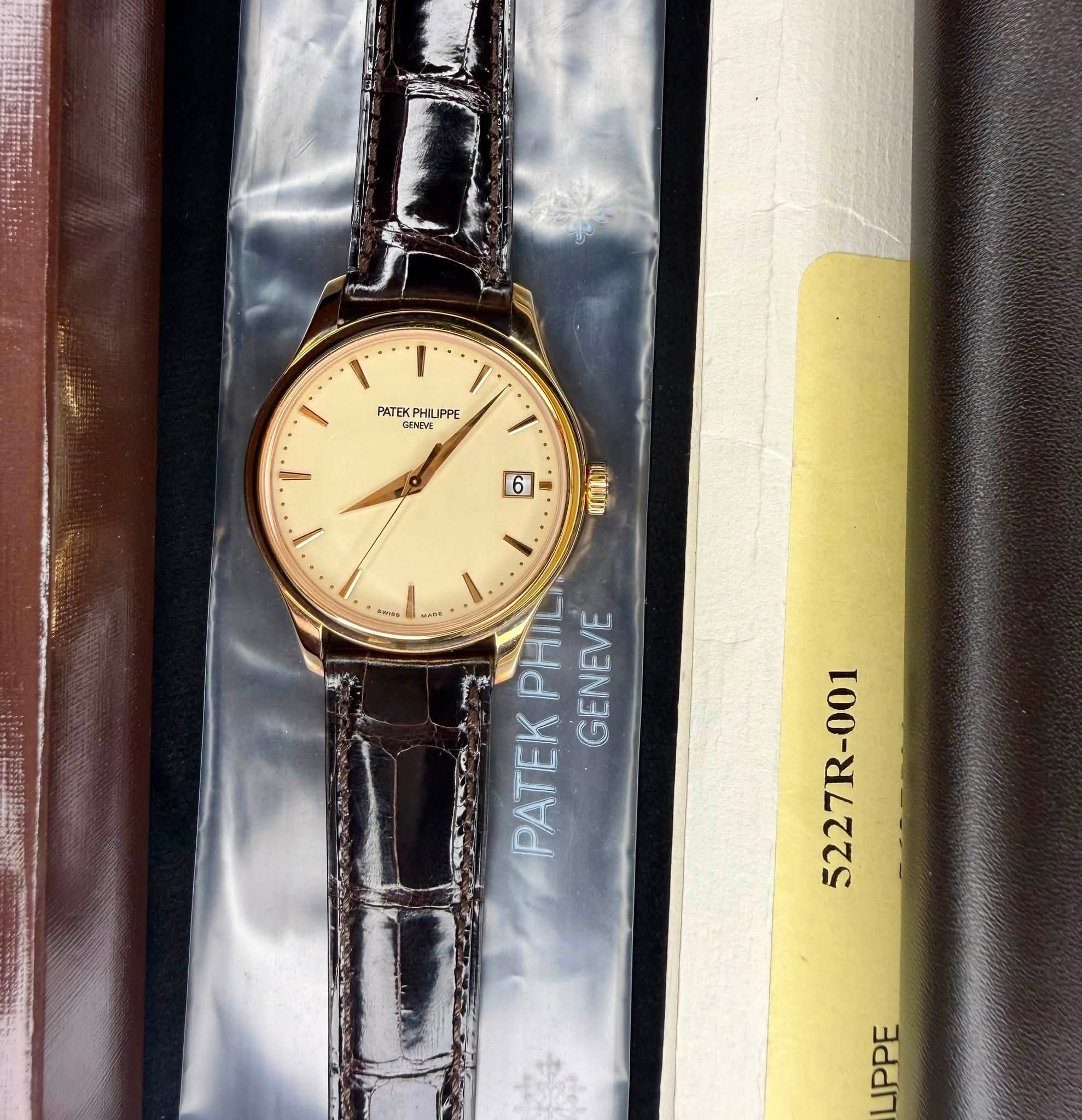 May be an image of wrist watch and text that says 'I l PATEK TEKPHILIPPE HILIPPE GENIVE 6 atun PO PHIL GENEVE PATEK 27R-0 5227R-001 금 IPPE'
