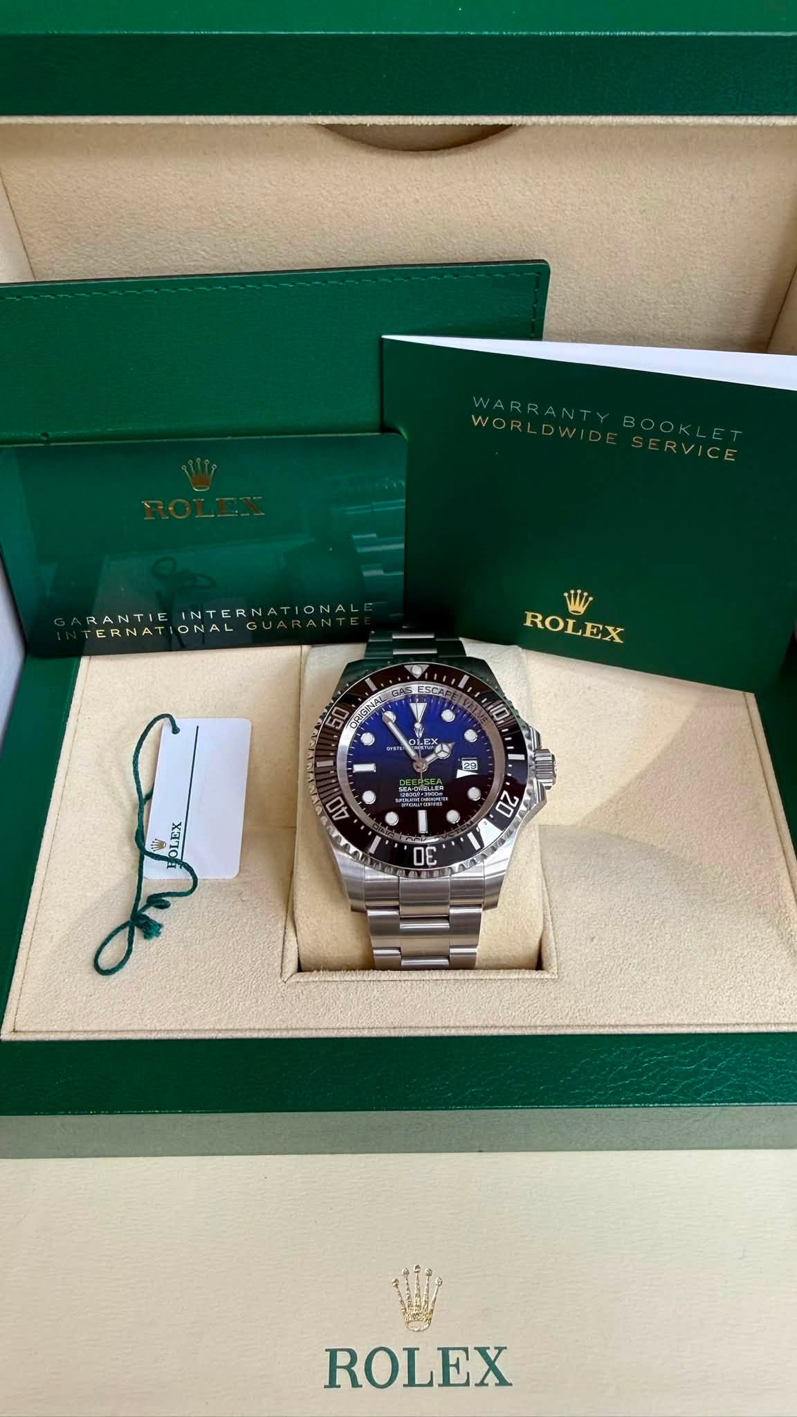 May be an image of wrist watch and text that says 'ANTIE ERNA INTERN WW ROLEX 出. NID, - 440 公 2 20 لا 20 DLEX σε ROLEX'