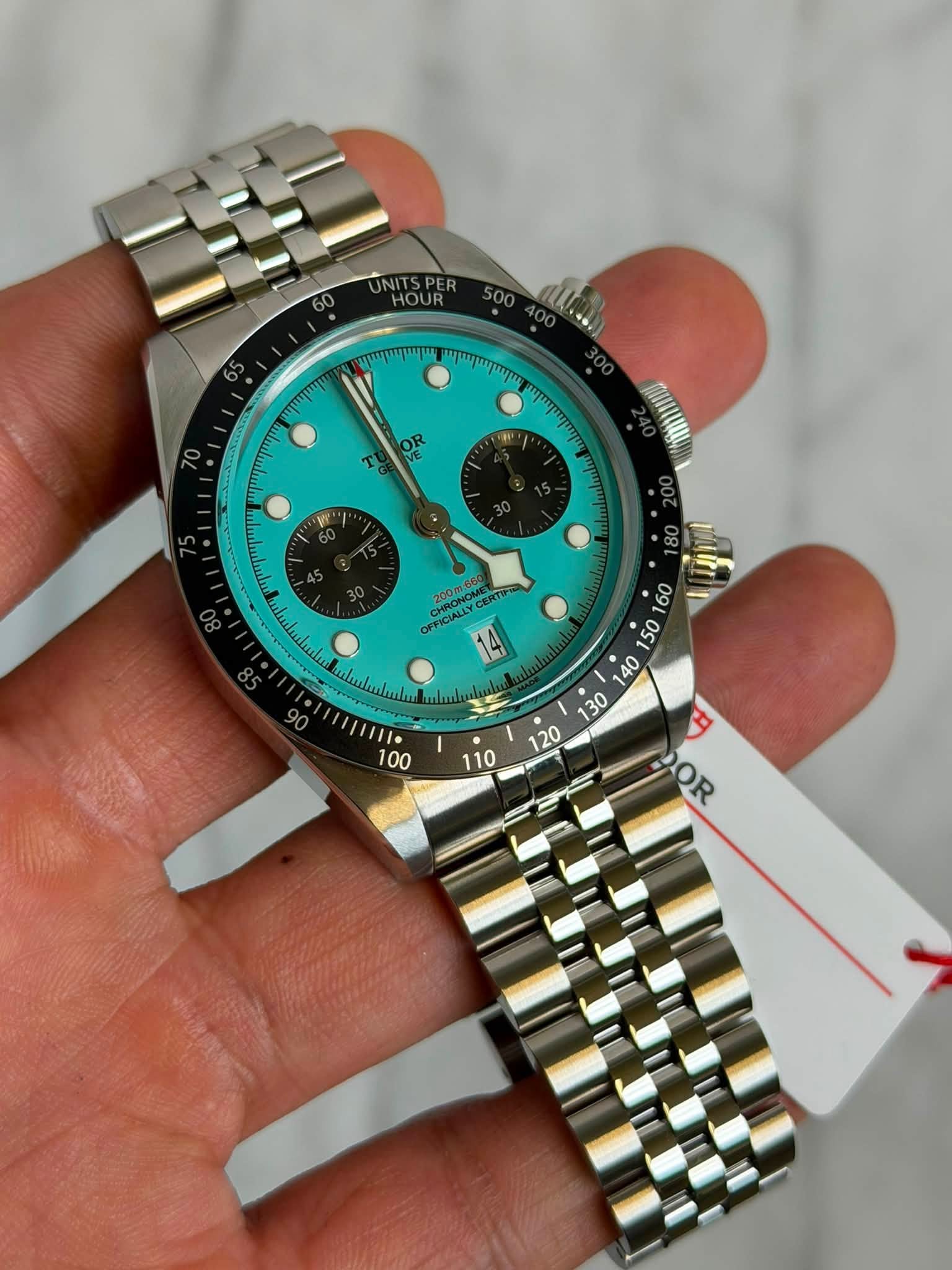 May be an image of wrist watch and text that says 'UNITSPER SPER UNITS HOUR ማጣጣባጣ πητητηηη υπητημηη O0 OE OR ያ" ทา ηpημp npn ကကကကာဘ ማጣጣ 200m OFFICIALLY CHRONO CERTIFAN O 110 OR'