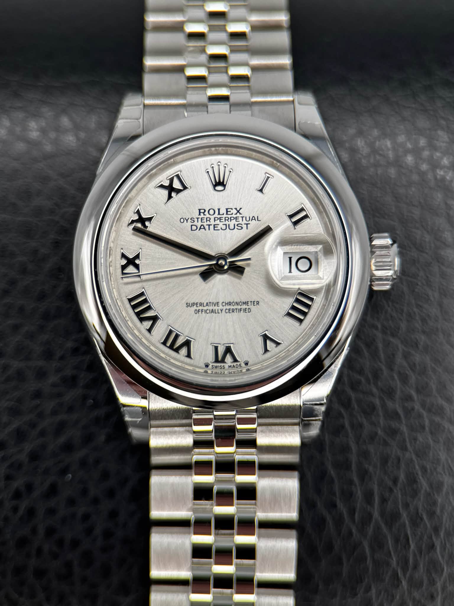 May be an image of wrist watch and text that says 'IO XI พี I X ROLEX OYSTER OYSTERPERPETI PERPETUAL OYSTERPERPETUAL TUAL DATEJUS DAT EJUST Ι Xl VIII SUPERLATIVE CHRONOMETER…