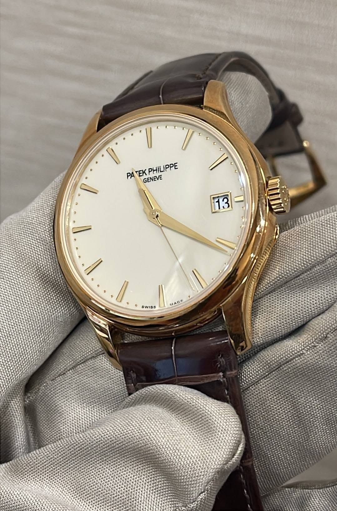 May be an image of wrist watch and text that says 'و I PATEKPHILIPPE PA TEK PHILIPPE GENEVE ۱ 13 II எபம ١ .I SWISS MAGP'