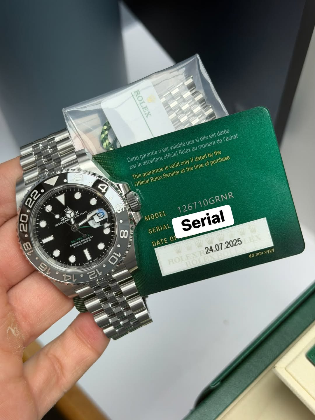 May be an image of wrist watch and text that says 'ROLEX elle omen de de est datee achat Cettegarantien'est detaillant alable QUBS officiel Rolexa ifdatedbythe the อณ This…