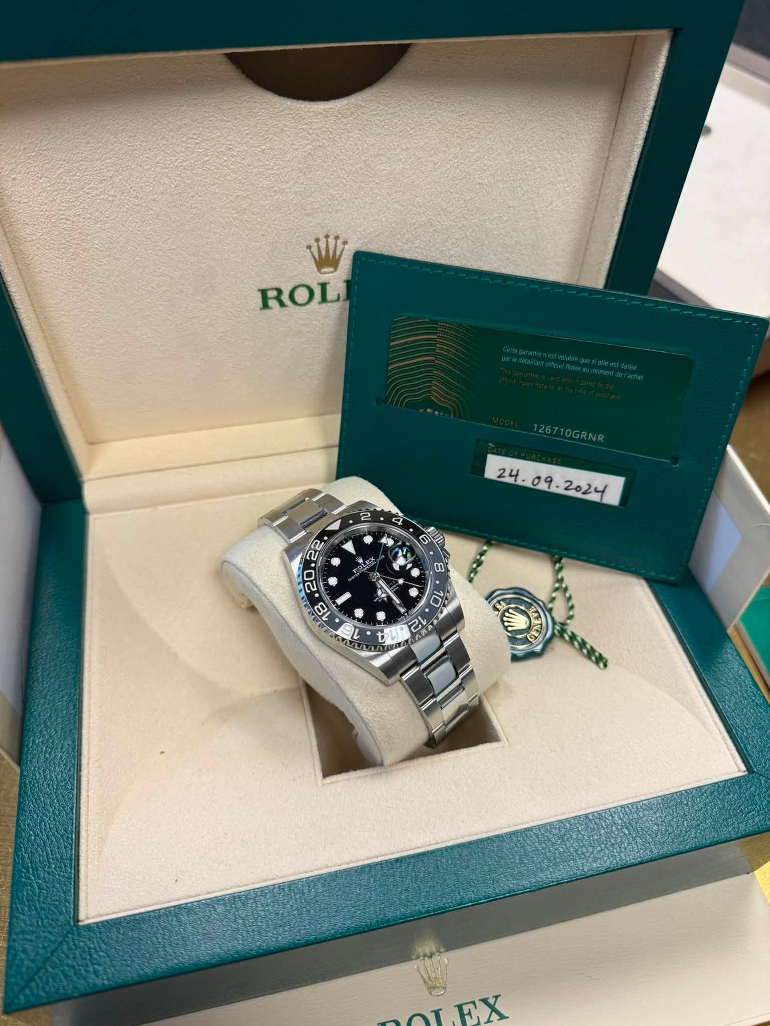 May be an image of wrist watch and text that says 'W ROL N 砂 له 22 20 18 a 2 8 0+ عال DL 보 7 C 2 のハ EX'