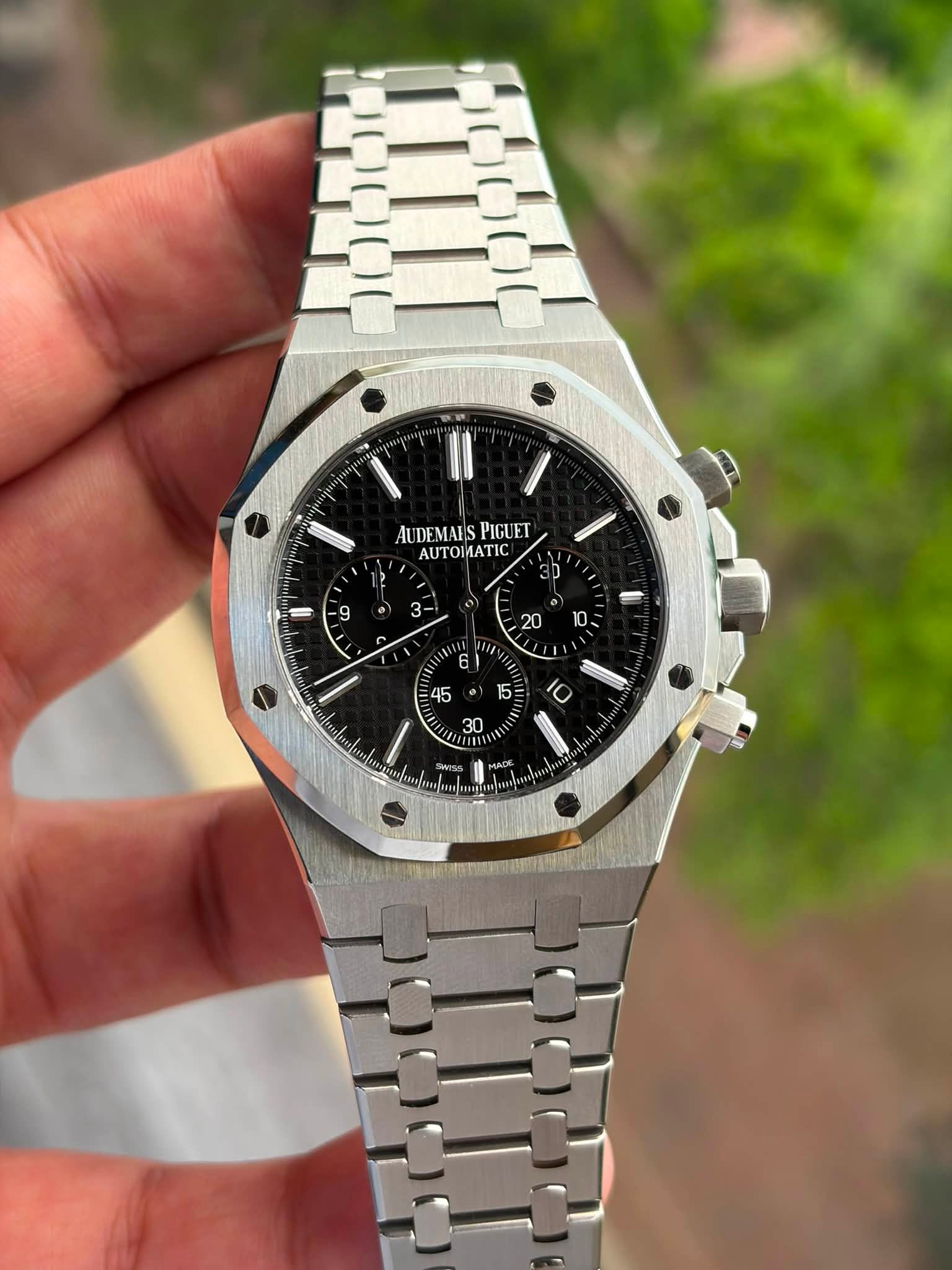 May be an image of wrist watch and text that says 'AUDEMALS DEMAISPIGUE PIGUET AUDEMAISPIGUET ET AUTOMATIC 9 ® 3- 20 10 መስ 6 6 A 45 5= n 10 30 四 V'