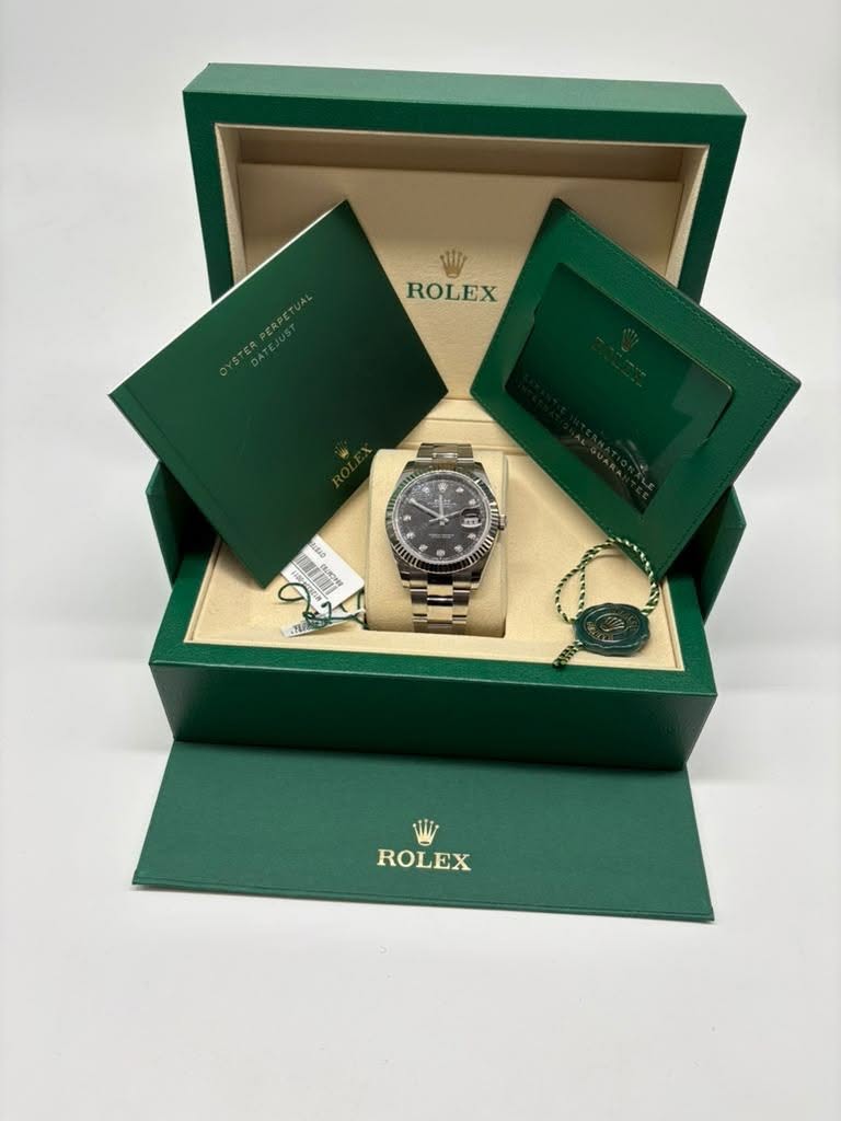 May be an image of wrist watch and text that says 'VIt ROLEX T おちゆ ROLEX'