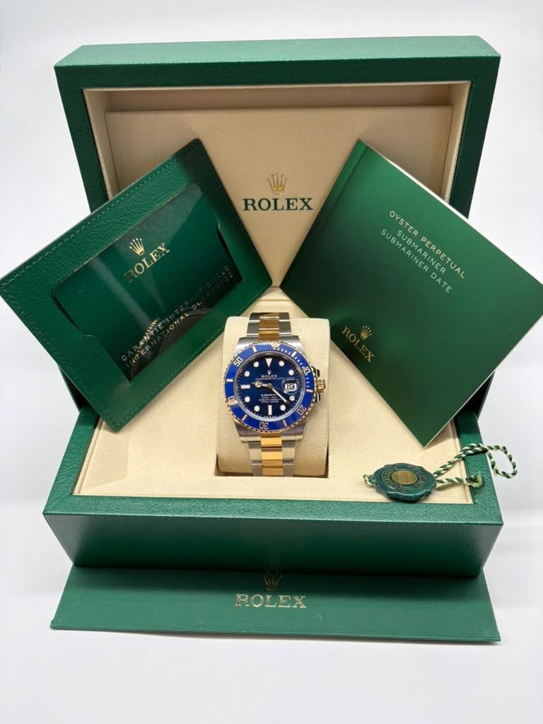 May be an image of wrist watch and text that says 'W ROLEX OLEX SUBMARINERDATE su SURMARINER SUBMARINER OYSTER SUB PERPETUAL ER A ATE UBMARINER DATE 50 19 ROLEX'