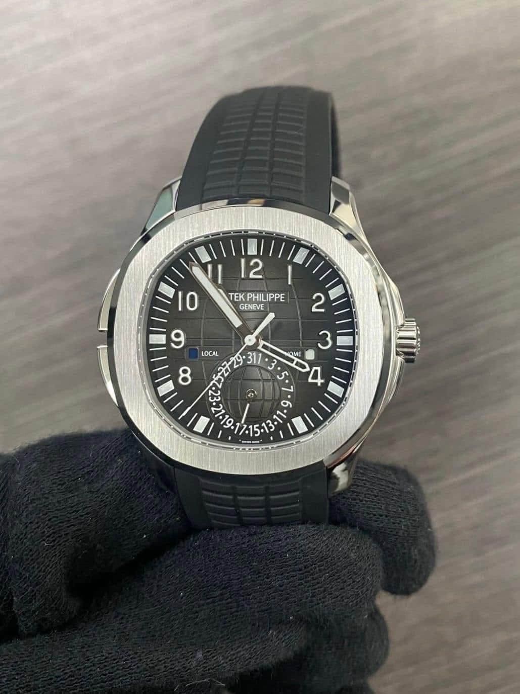 May be an image of wrist watch and text that says '12 11 I0 TEK PHILIPPE PHIL GENEVE 9 2 LOME 3 311 LOCAL 8 5. cί ၈ Tal 9. 6L و ל1ל91 155 L 5'