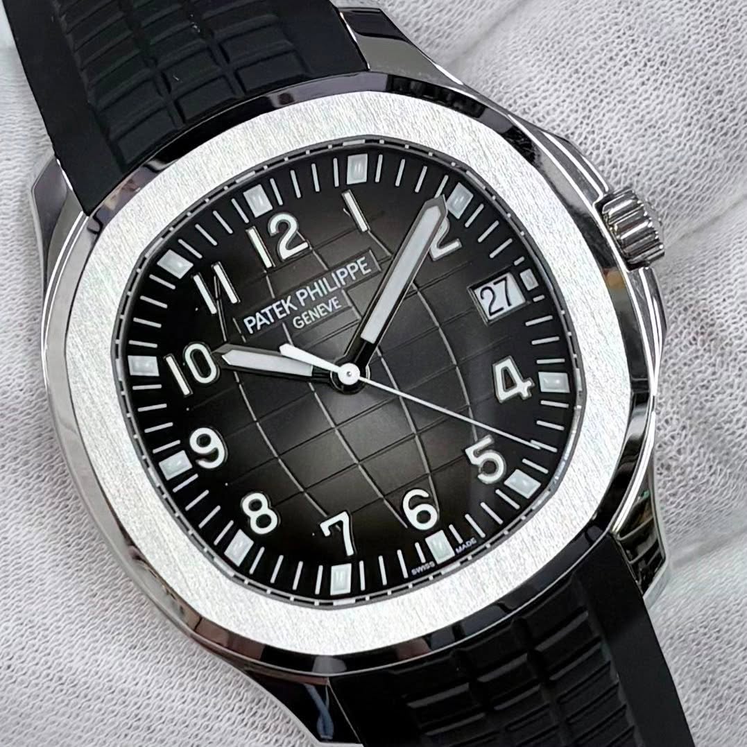 May be an image of wrist watch and text that says 'ν 1 И/2 И PATEKPHILIPPE PATEK GENEVE 12 PHILIPPE 10 ၈ ထ απηη 4 5 6 A 7'