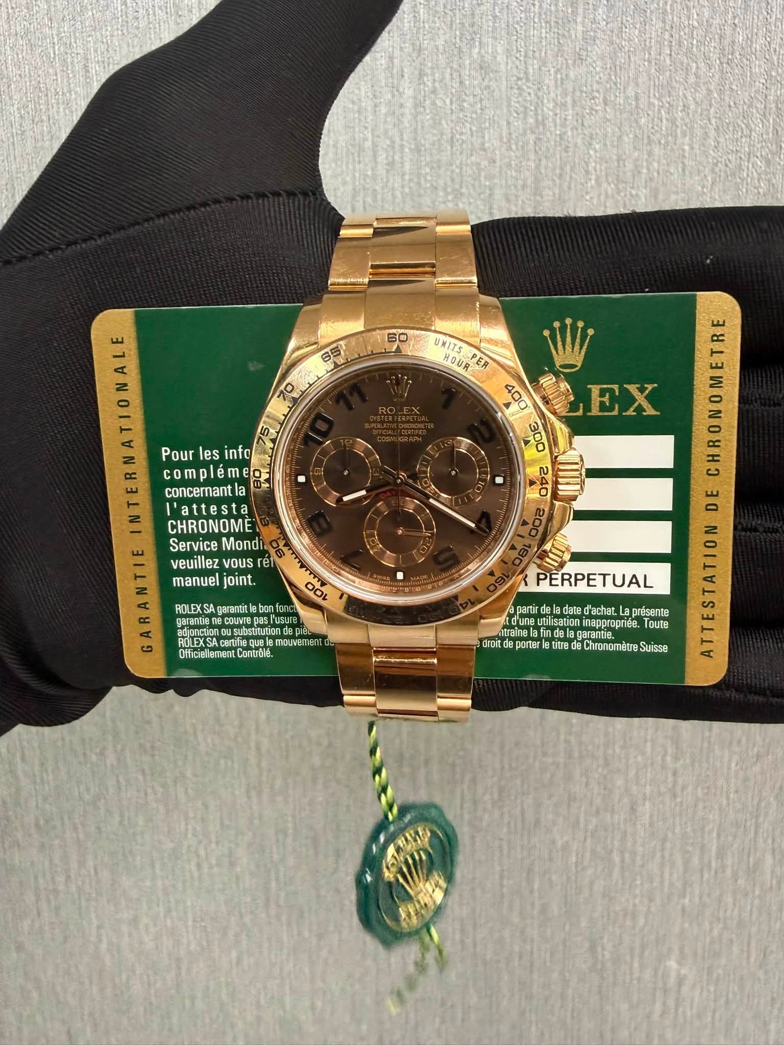 May be an image of wrist watch and text that says '60 85 10 Pour les info I UNITS HoB TIII 200 concernant 'attesta CHRONOME Service Mondi veuillez VOUS rết manuel joint. ROLEX 100…