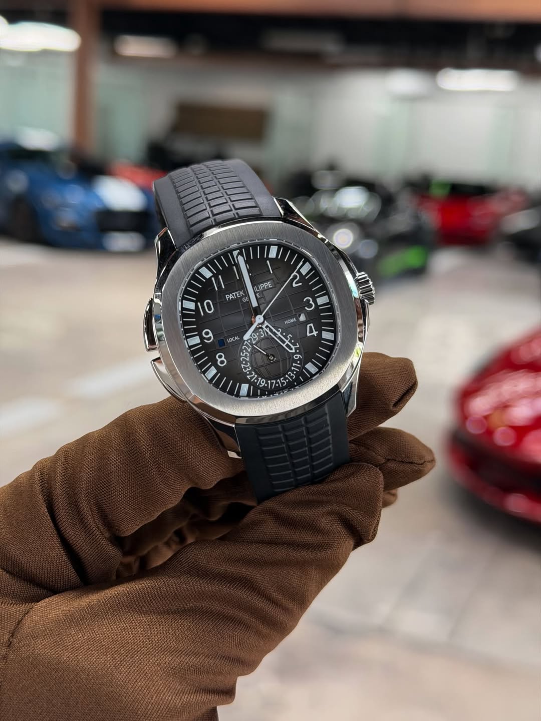 May be an image of wrist watch and text that says 'LIPPE PATEK 0 2 3 0VA و 4 ن LOCAL C II 19° ° ? /-'