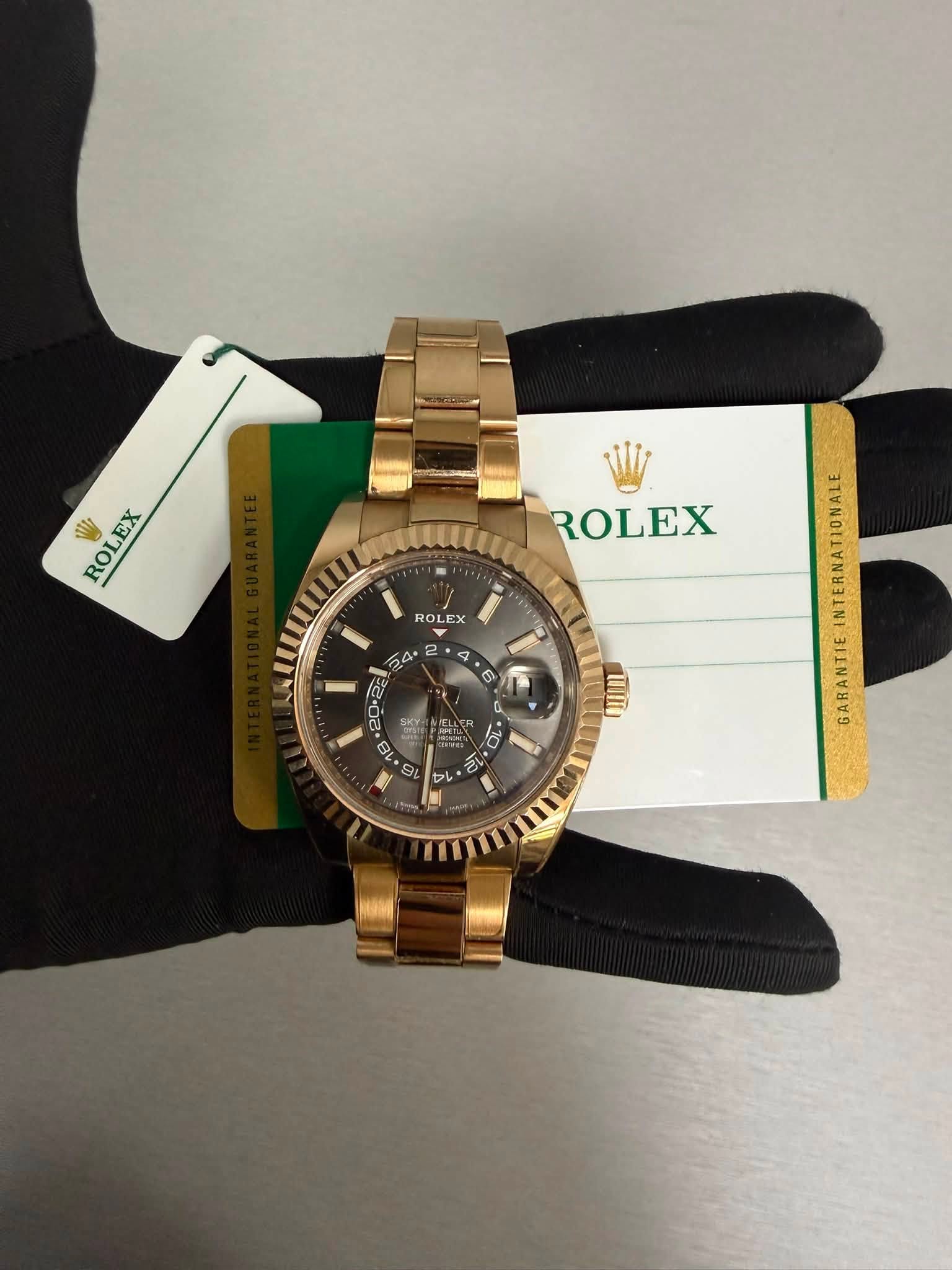 May be an image of wrist watch and text that says '1 ROLEX ROLEX ROLEX EX ROL 24 2 م 3 S y • O ด 18 B の GARANTIE'