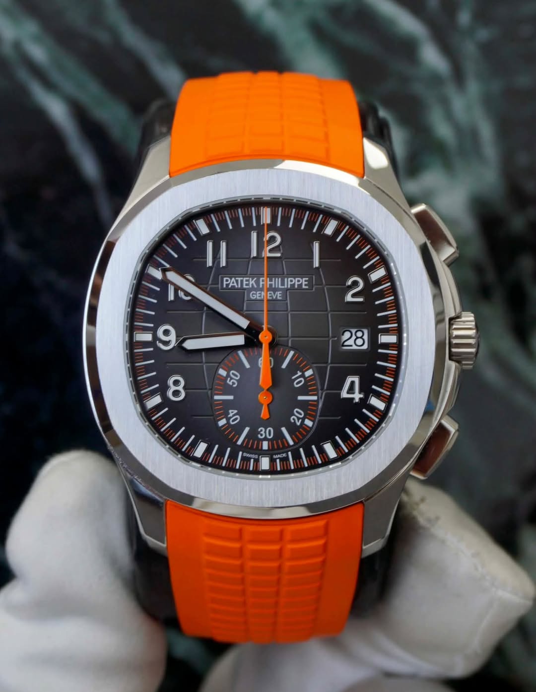 May be an image of wrist watch and text that says 'II 12 PATEK PATEKFHILIPPE HILIPPE GE EVE AII 50 50 ら မု '