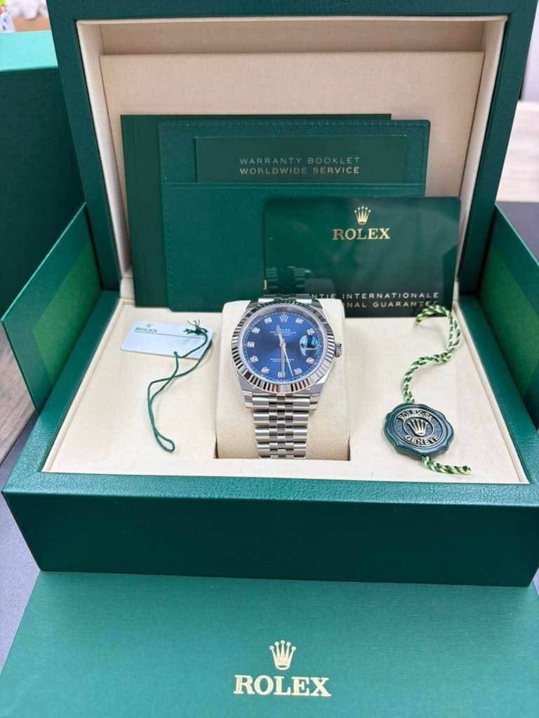 May be an image of wrist watch and text that says 'WARRANT BOOKLET WORLDWIDE ERVICE ROLEX me TERNATIONA 生 e V R0 B 0 1 Sa 10장 S 2aC 4g 9 ั SE d ILI E GEREL ROLEX'