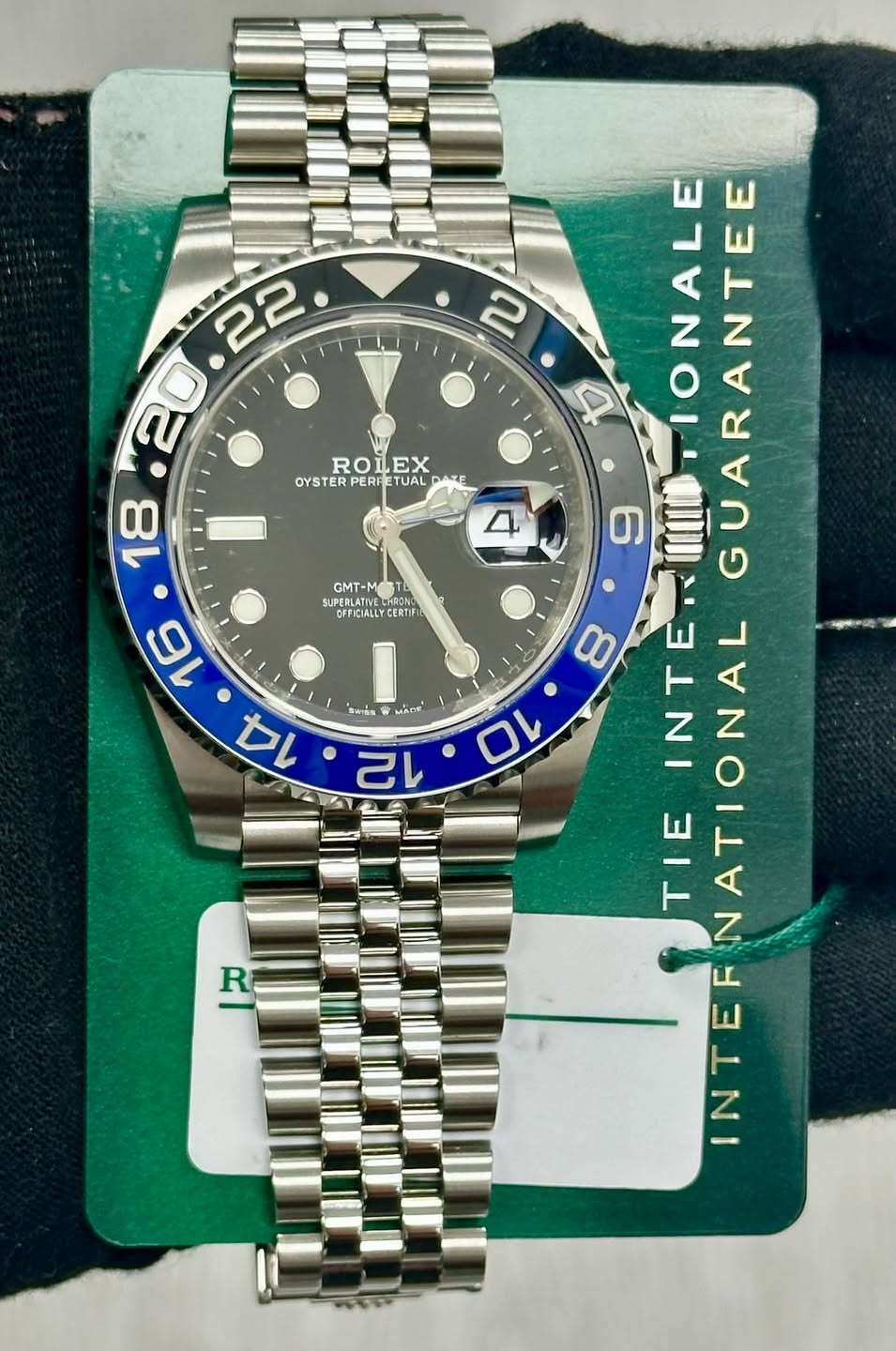 May be an image of wrist watch and text that says ' ROLEX OYSTER ETUAL DATE GMT-M SUPEPLATIVE KONO FFICIALLY CERTIF 16 รากลีร MACE 4 A 3 9 TIONALE RANTEE GUARANTEE 9 00 12 C 2 N A…